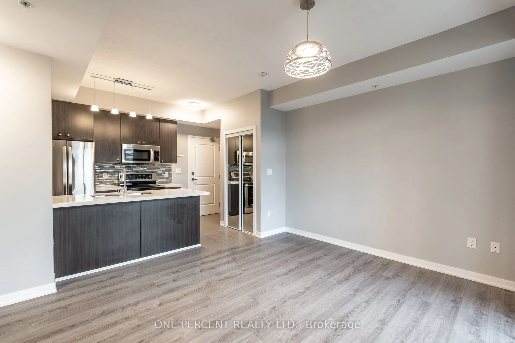 85 Robinson Street, #304