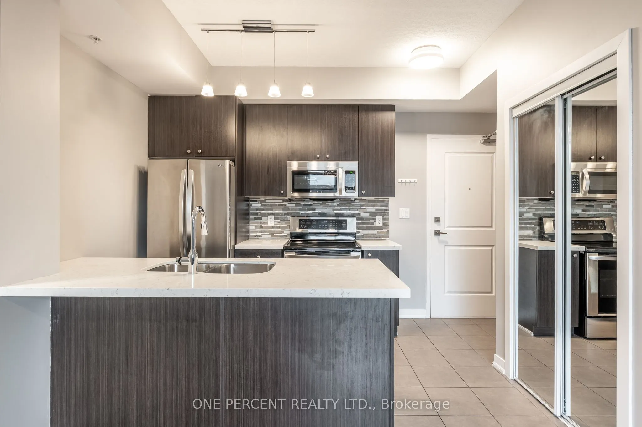 85 Robinson Street, #304
