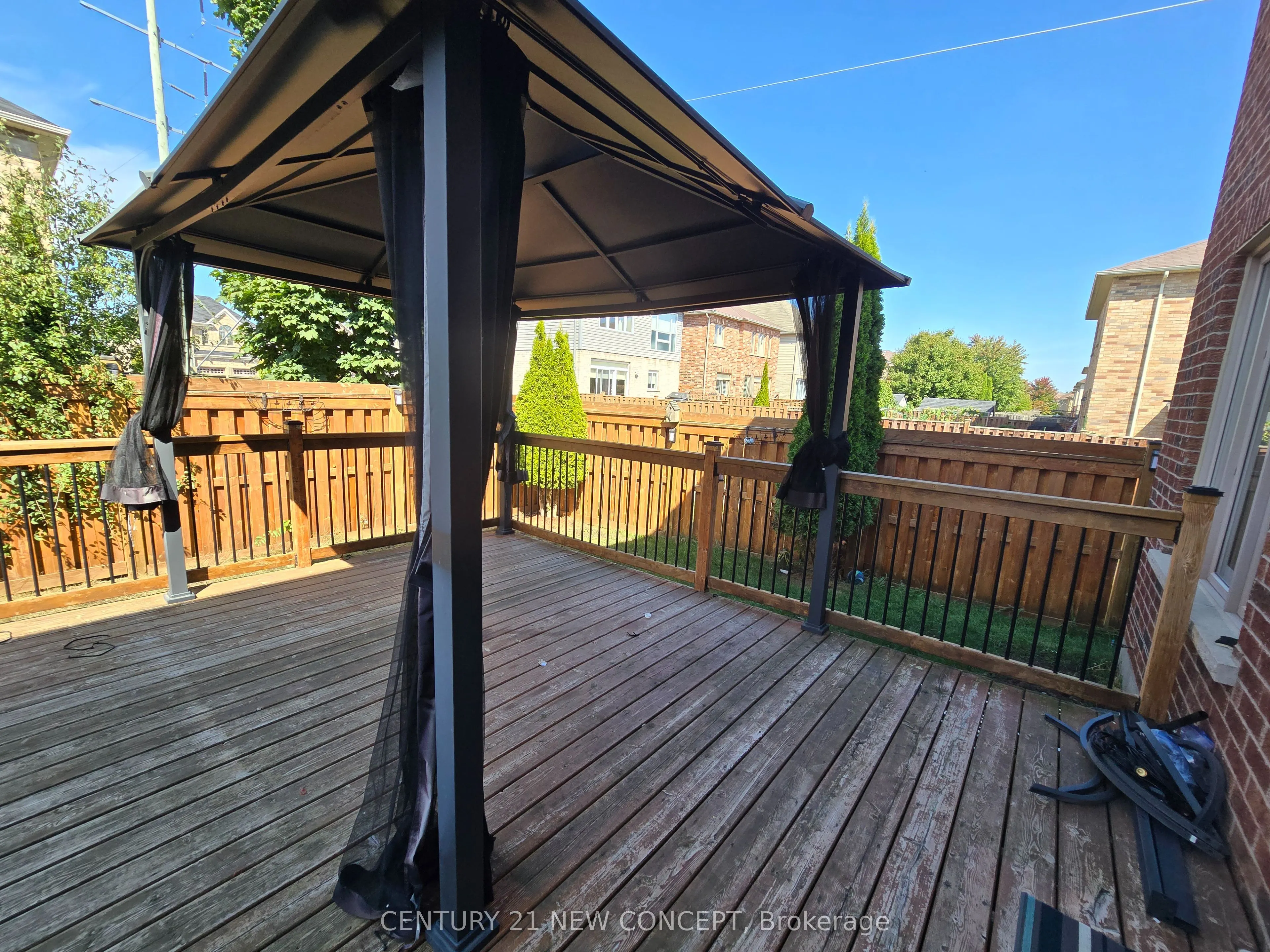 548 Wasaga Crescent