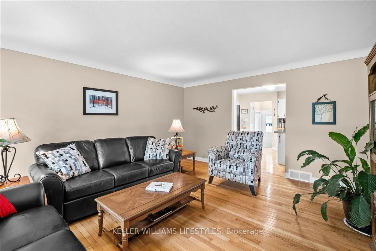 15 Bayley Street