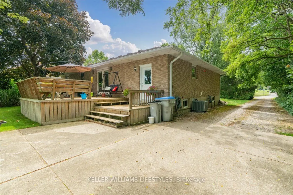 15 Bayley Street