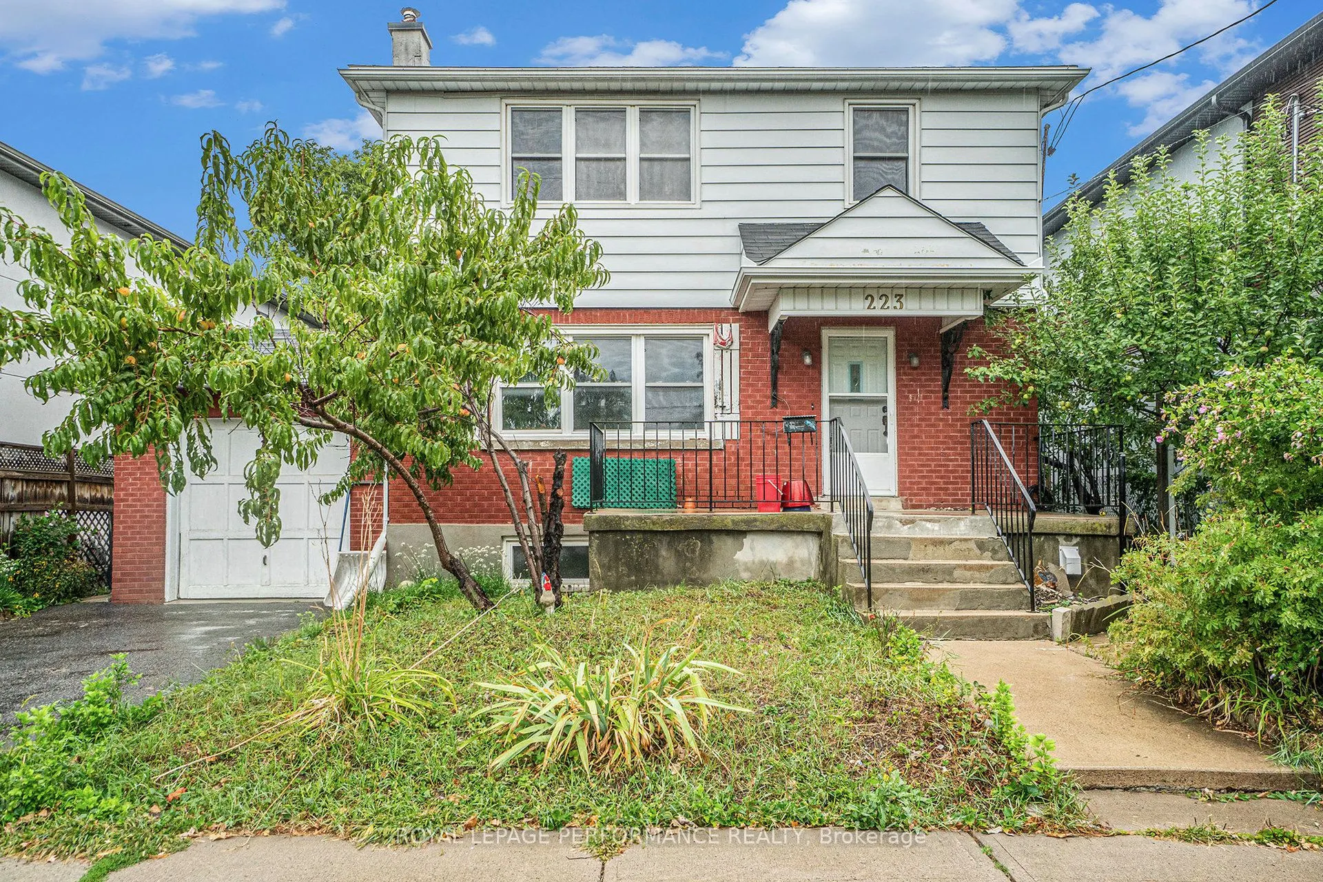 223 Carleton Avenue