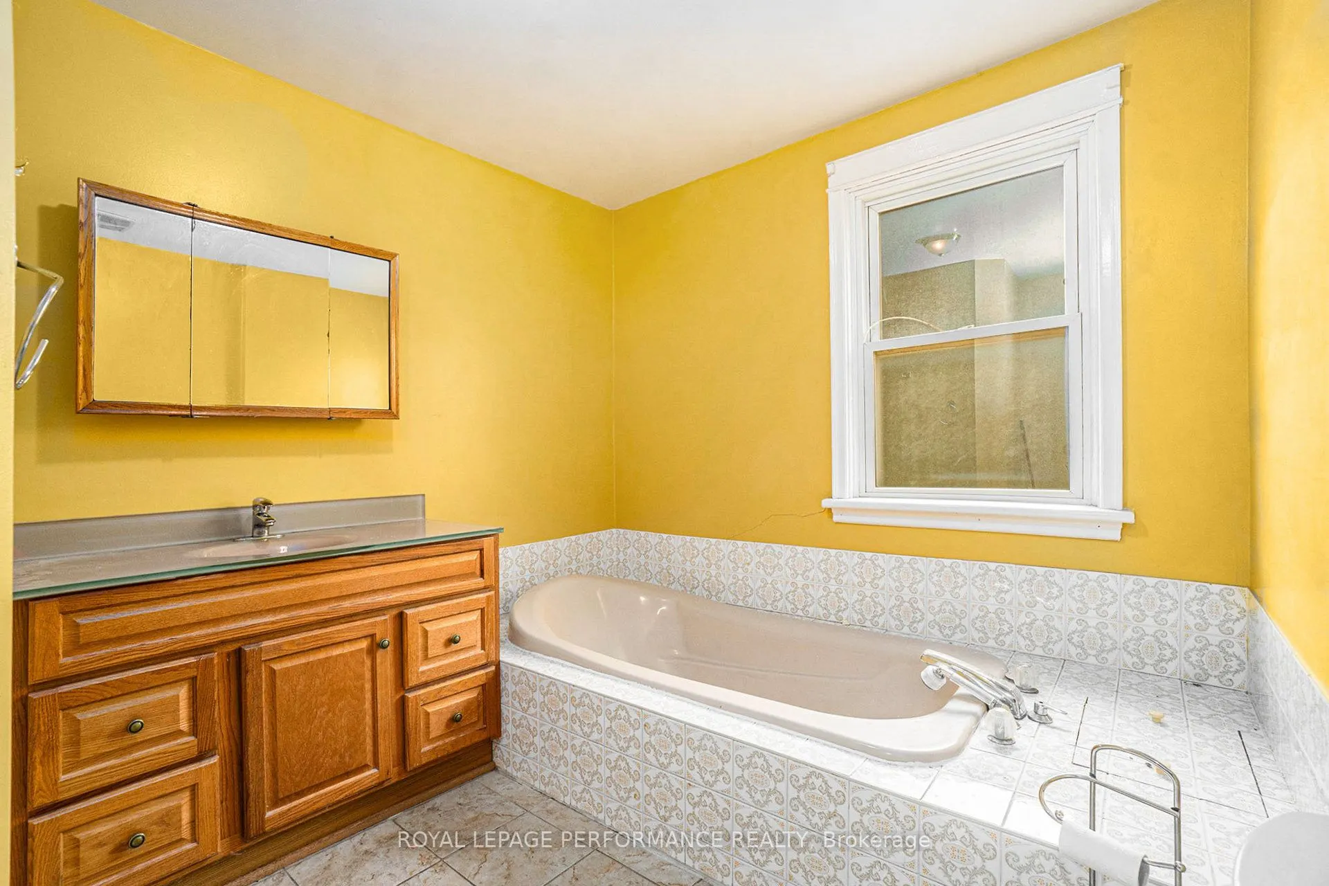 223 Carleton Avenue
