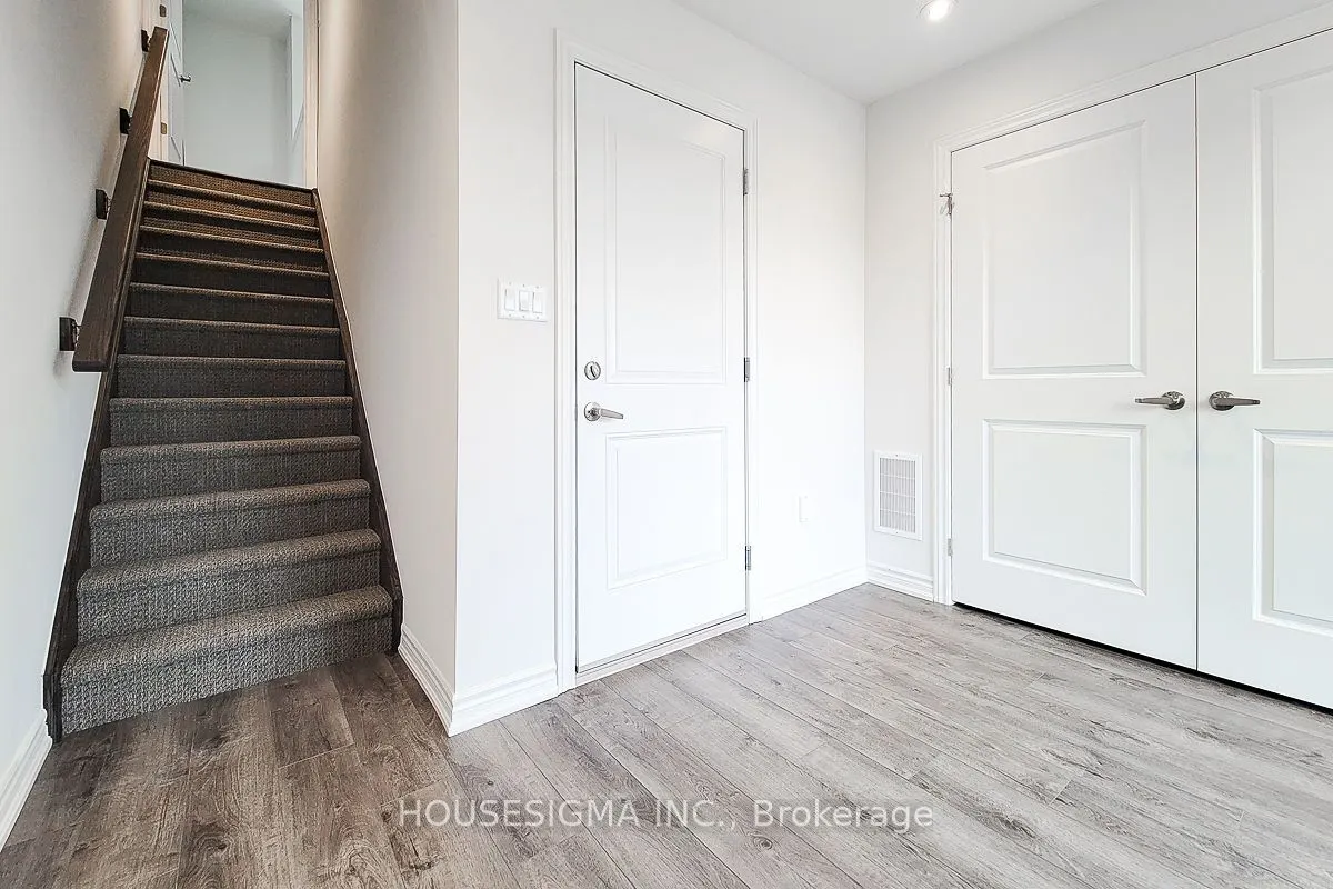61 Soho Street, #33
