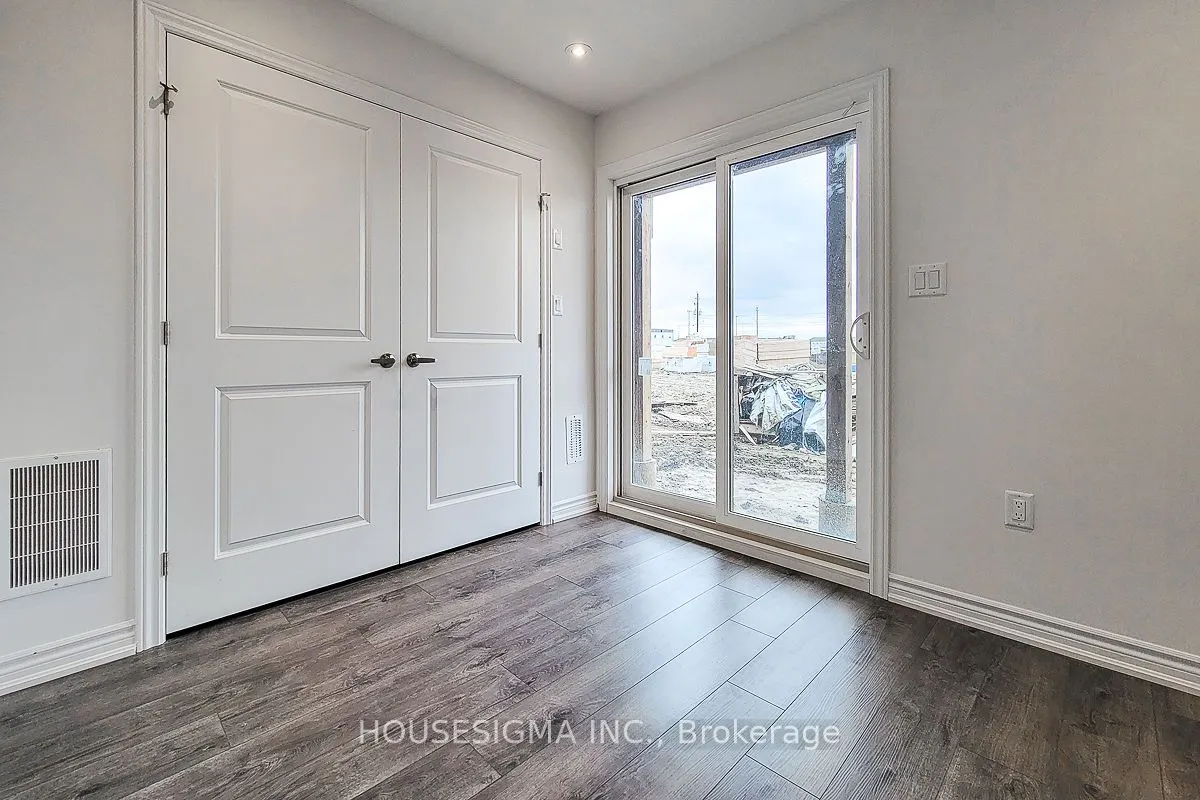 61 Soho Street, #33