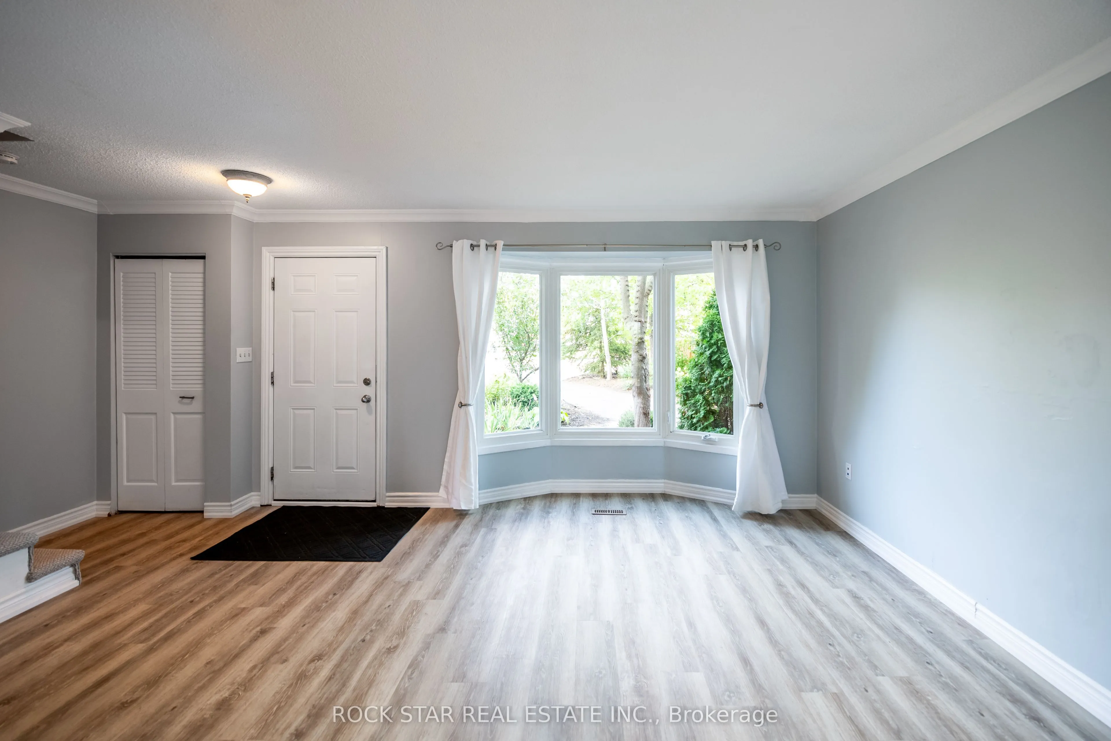 42 Oakmeadow Place