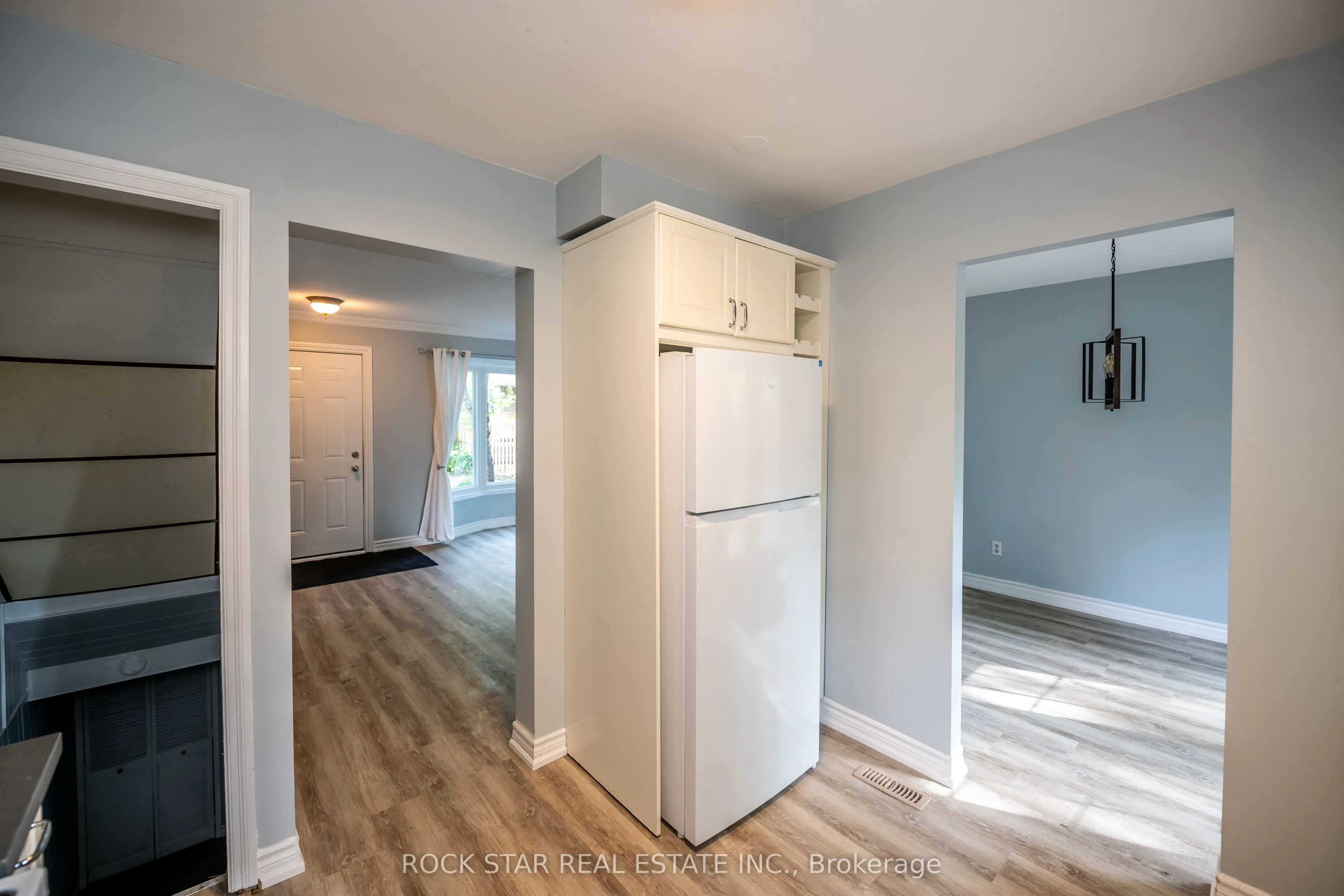 42 Oakmeadow Place