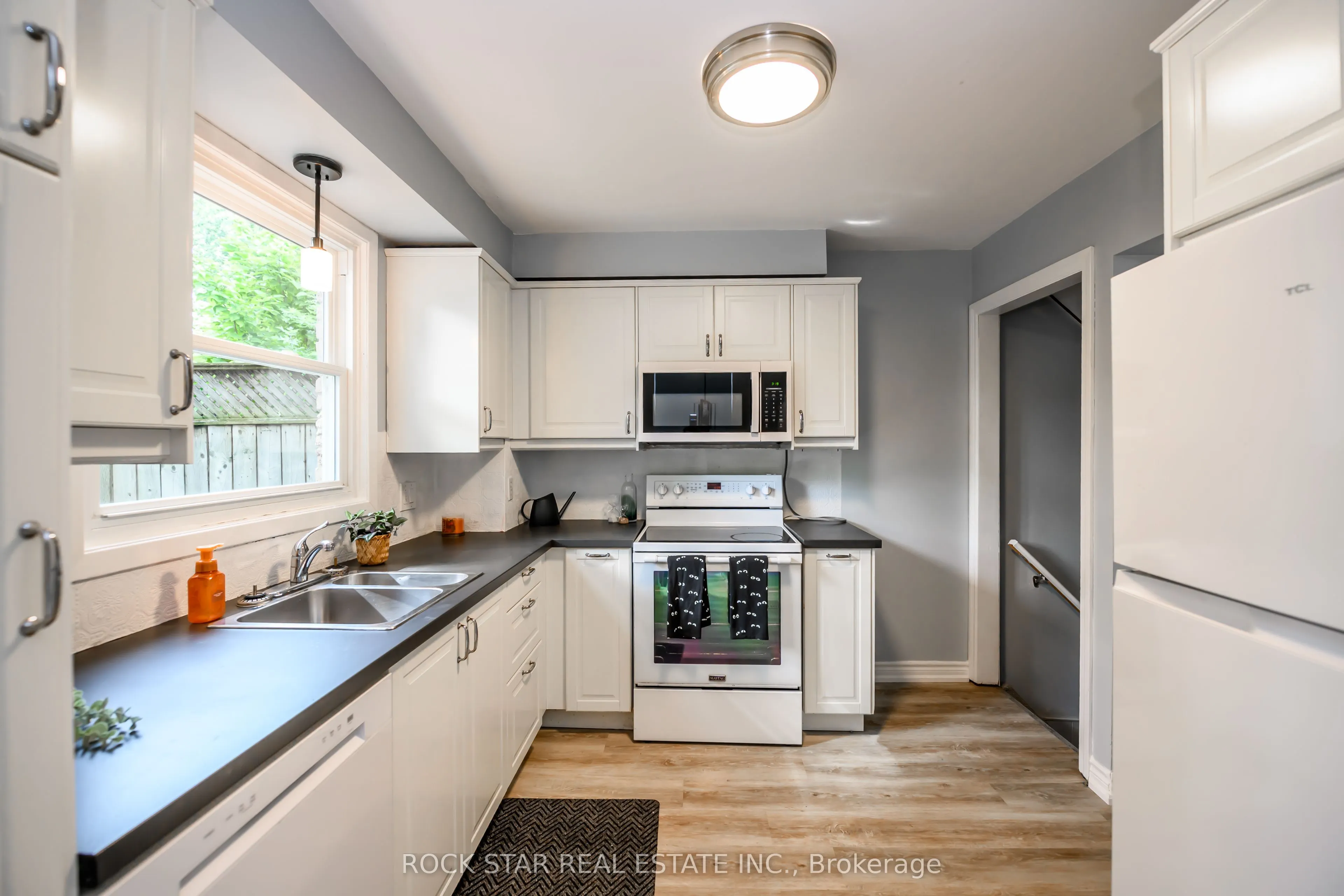 42 Oakmeadow Place