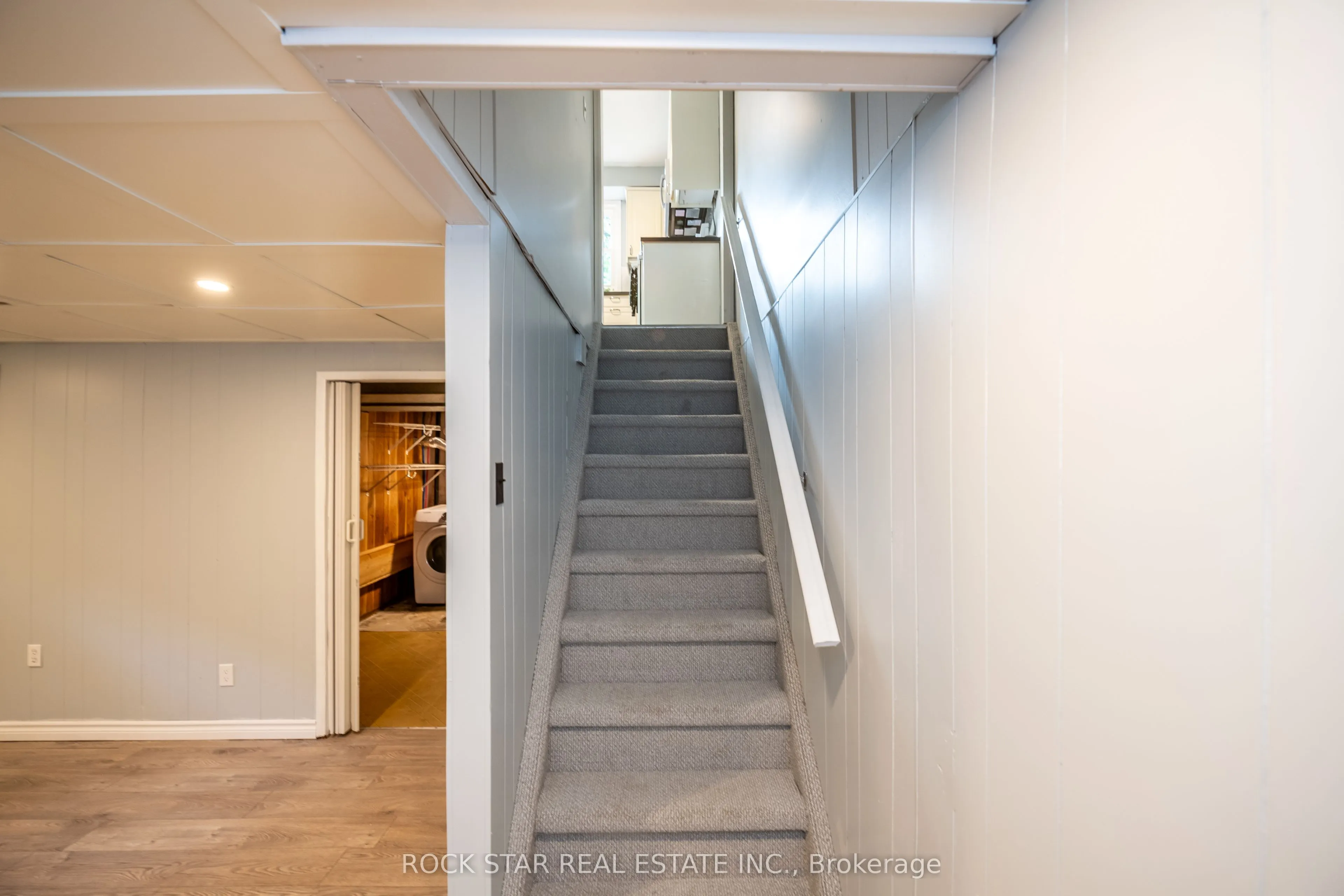 42 Oakmeadow Place