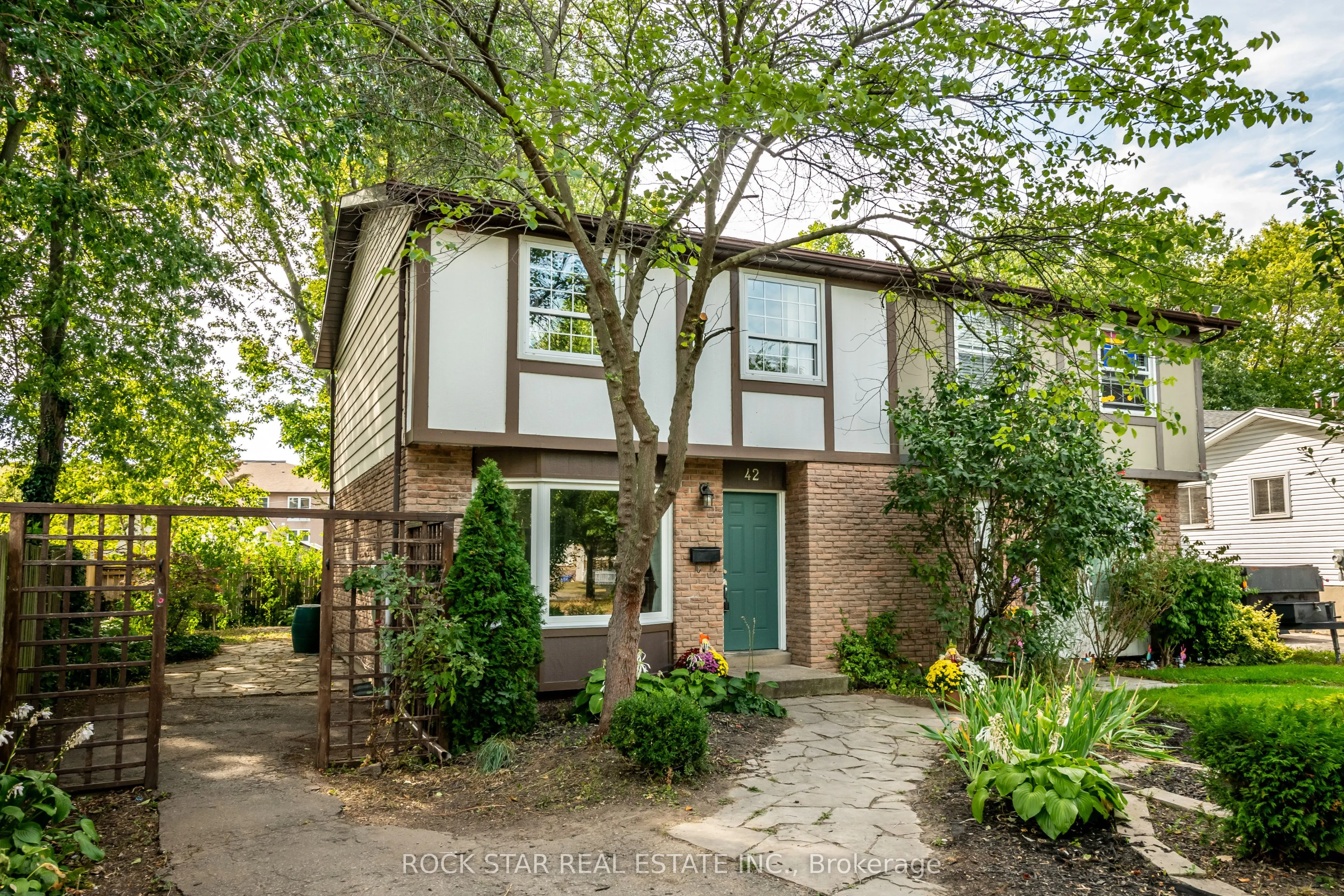 42 Oakmeadow Place