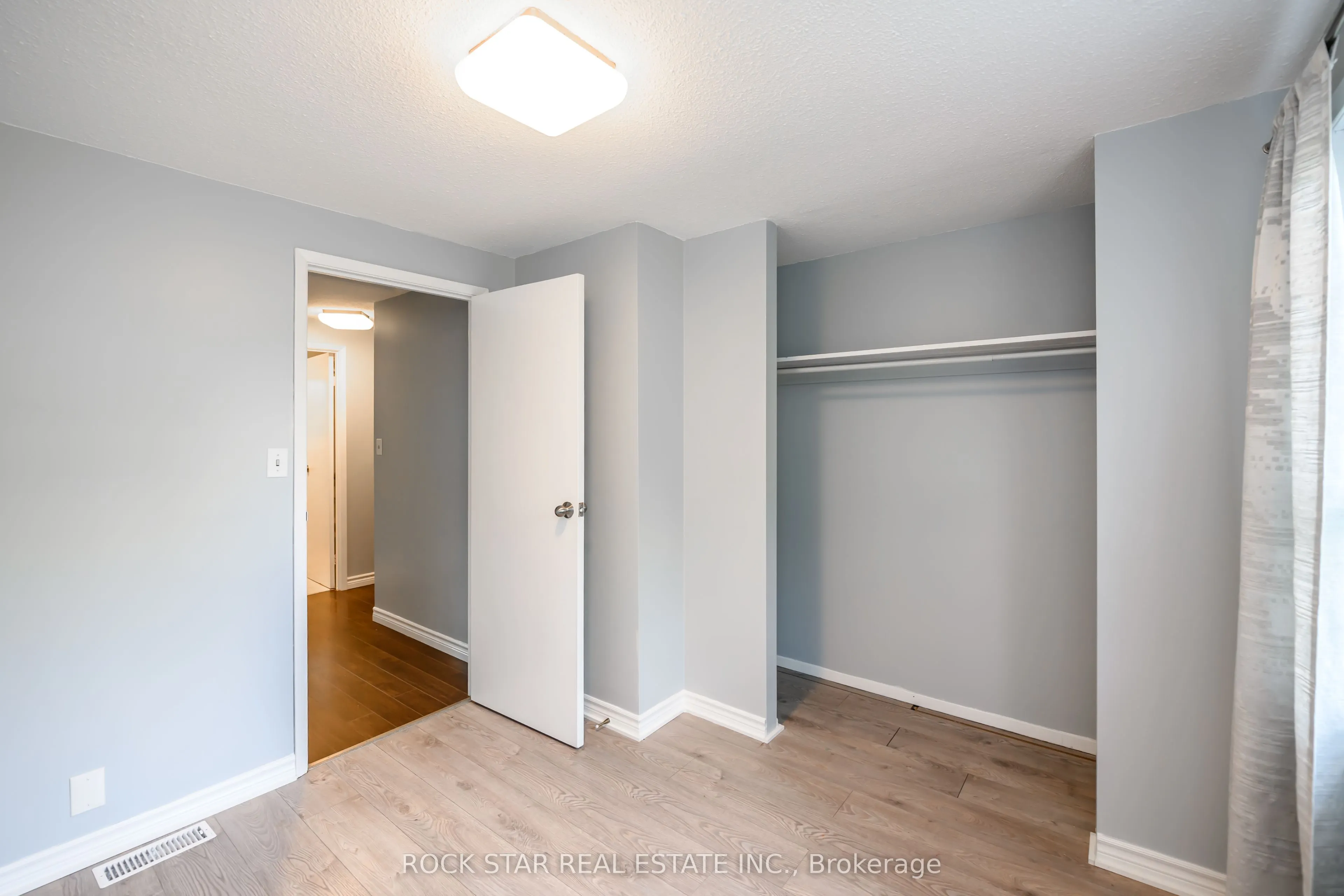 42 Oakmeadow Place