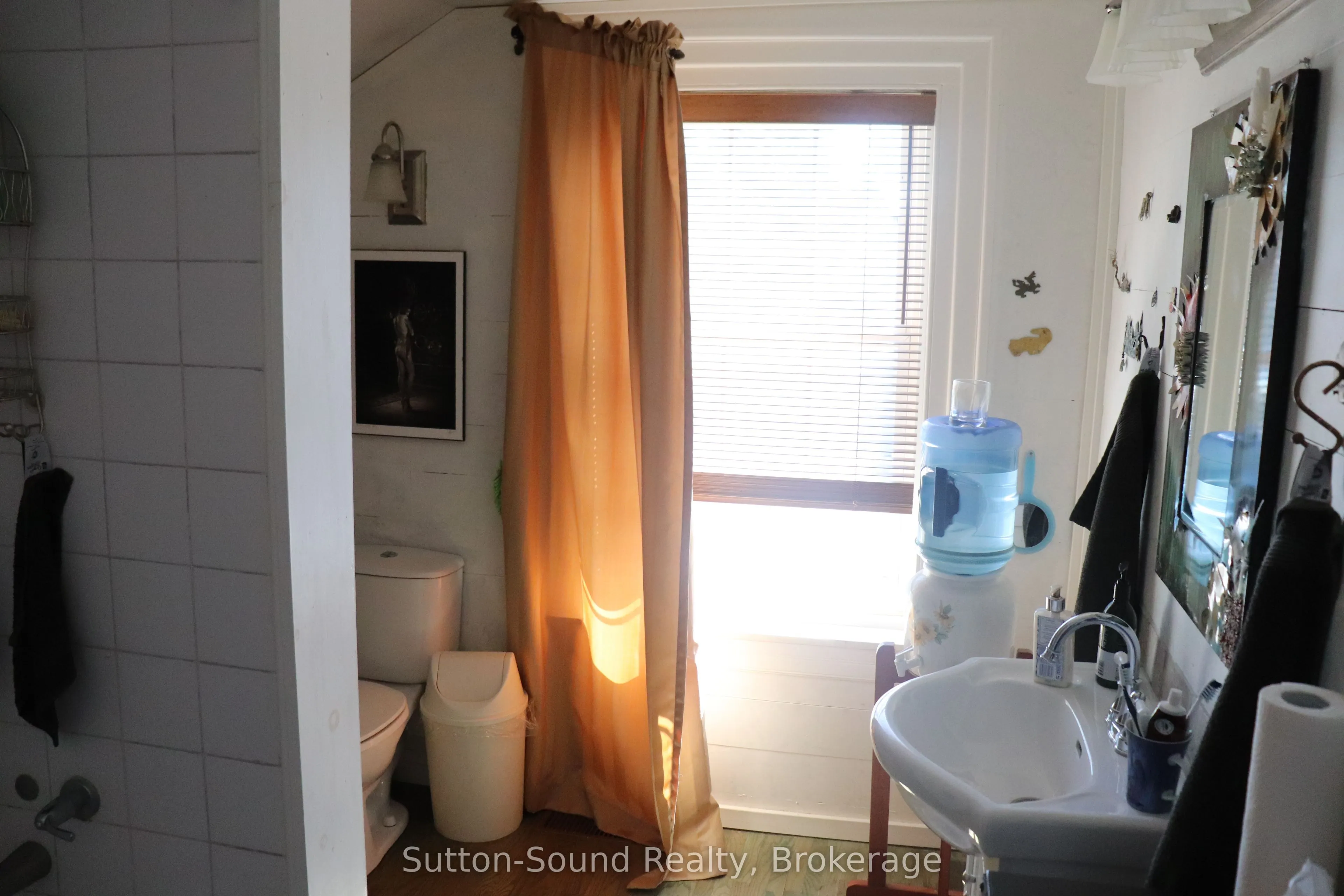 250 5th Street E
