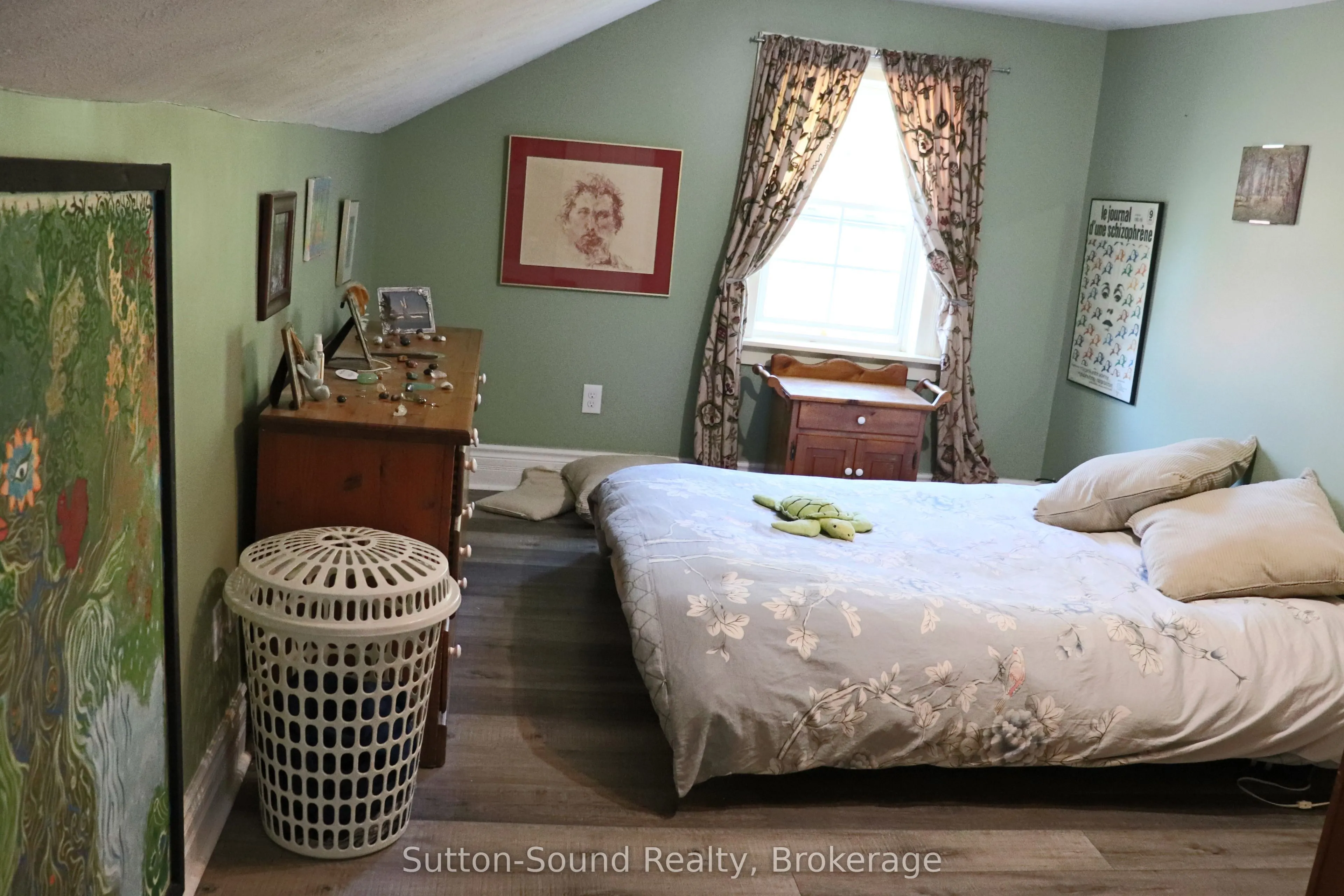 250 5th Street E