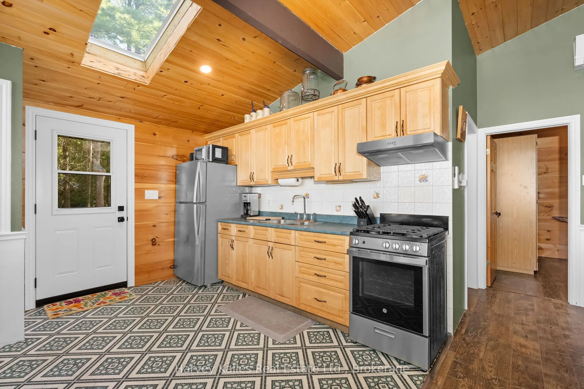 1003 Hollow Road