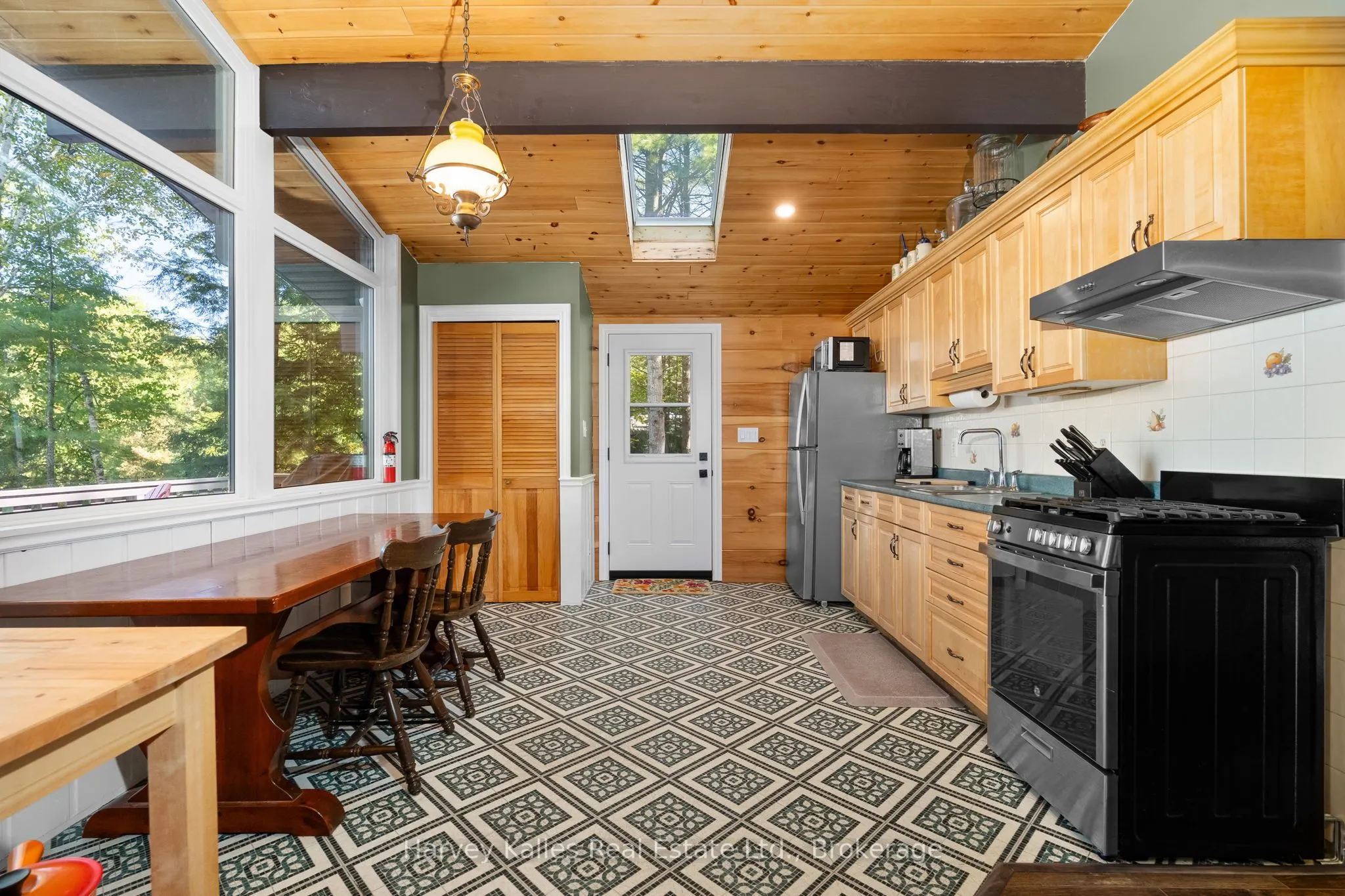 1003 Hollow Road