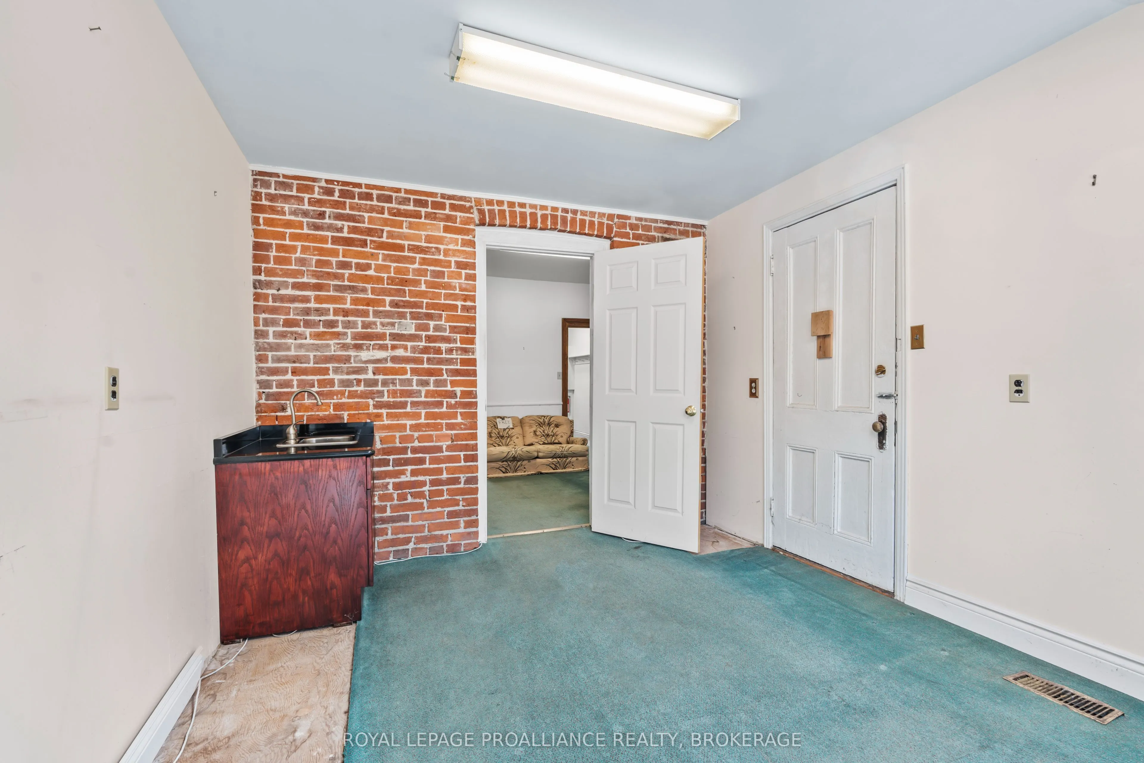 272 Wellington Street