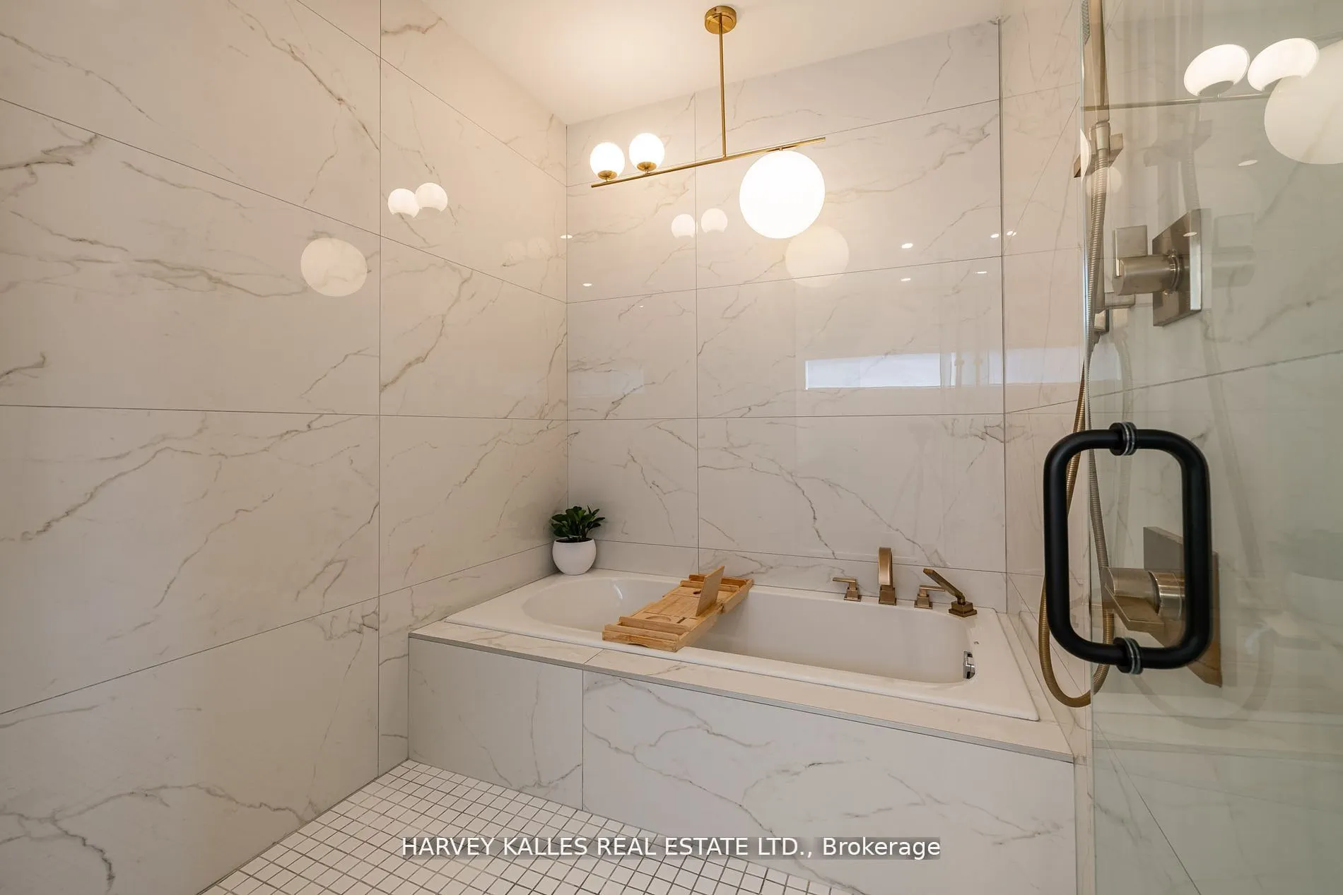 121 Fiddlers Green Road, #1