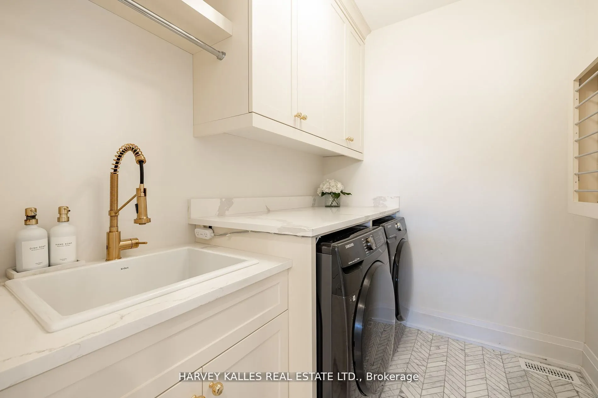 121 Fiddlers Green Road, #1