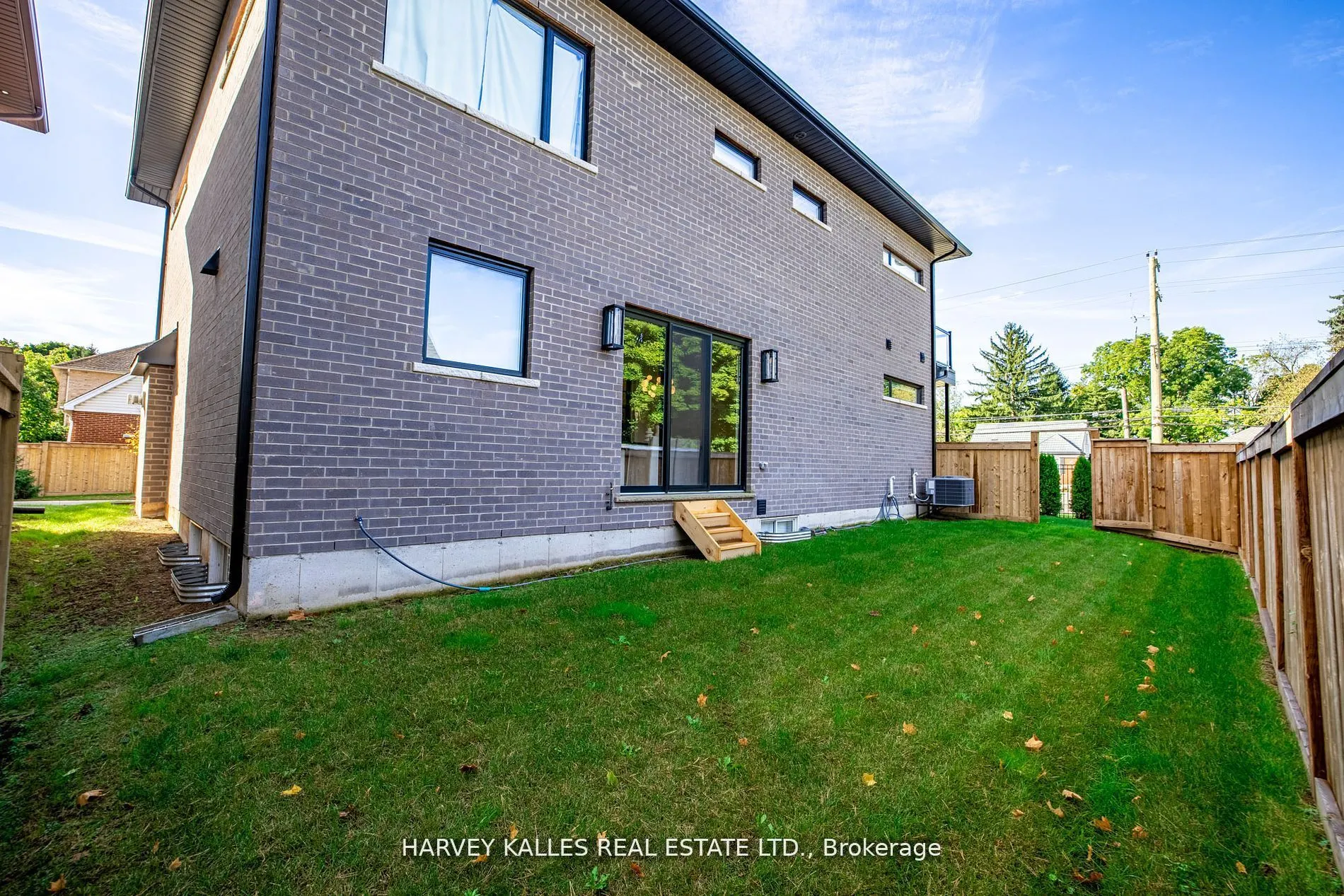 121 Fiddlers Green Road, #1