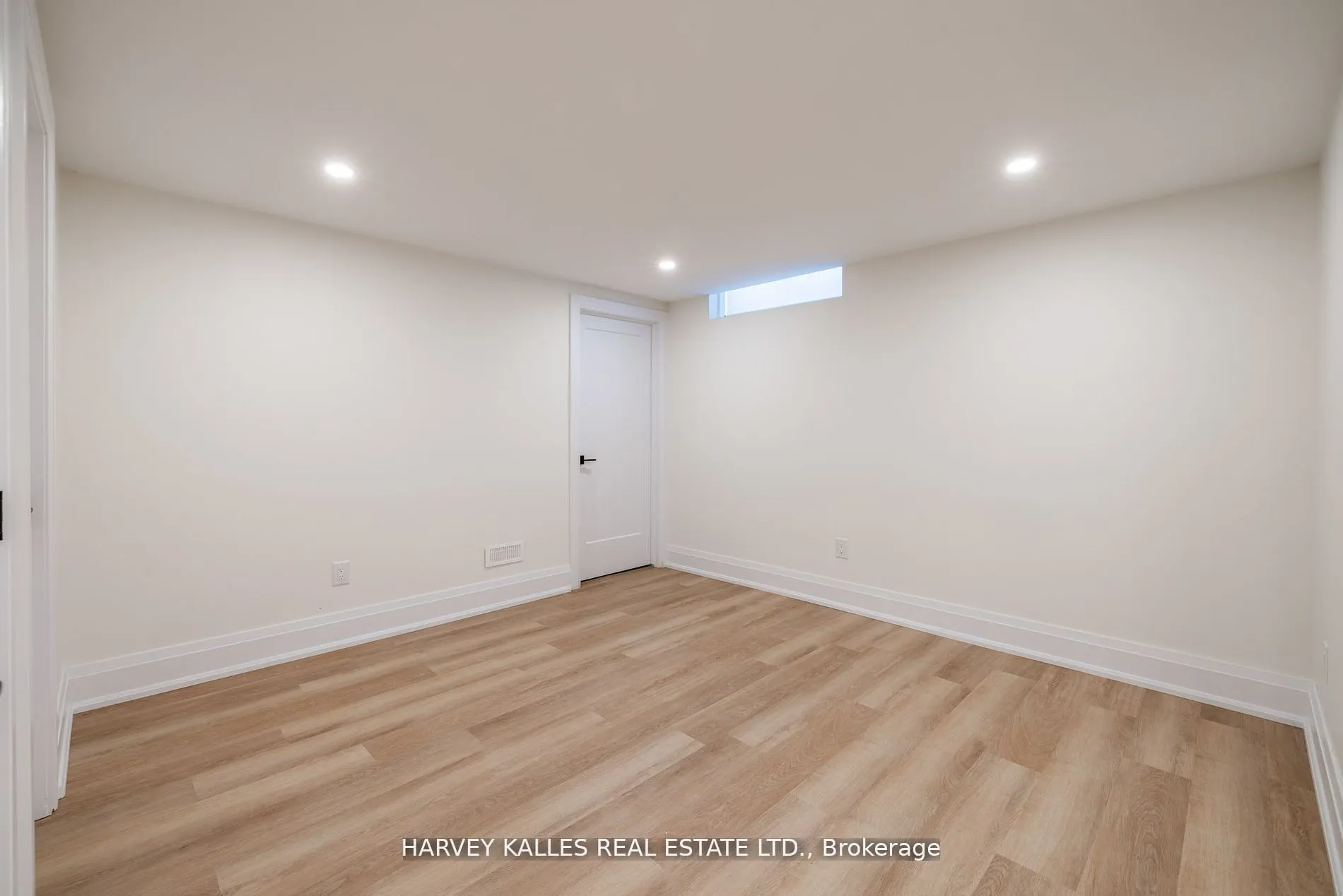 121 Fiddlers Green Road, #1