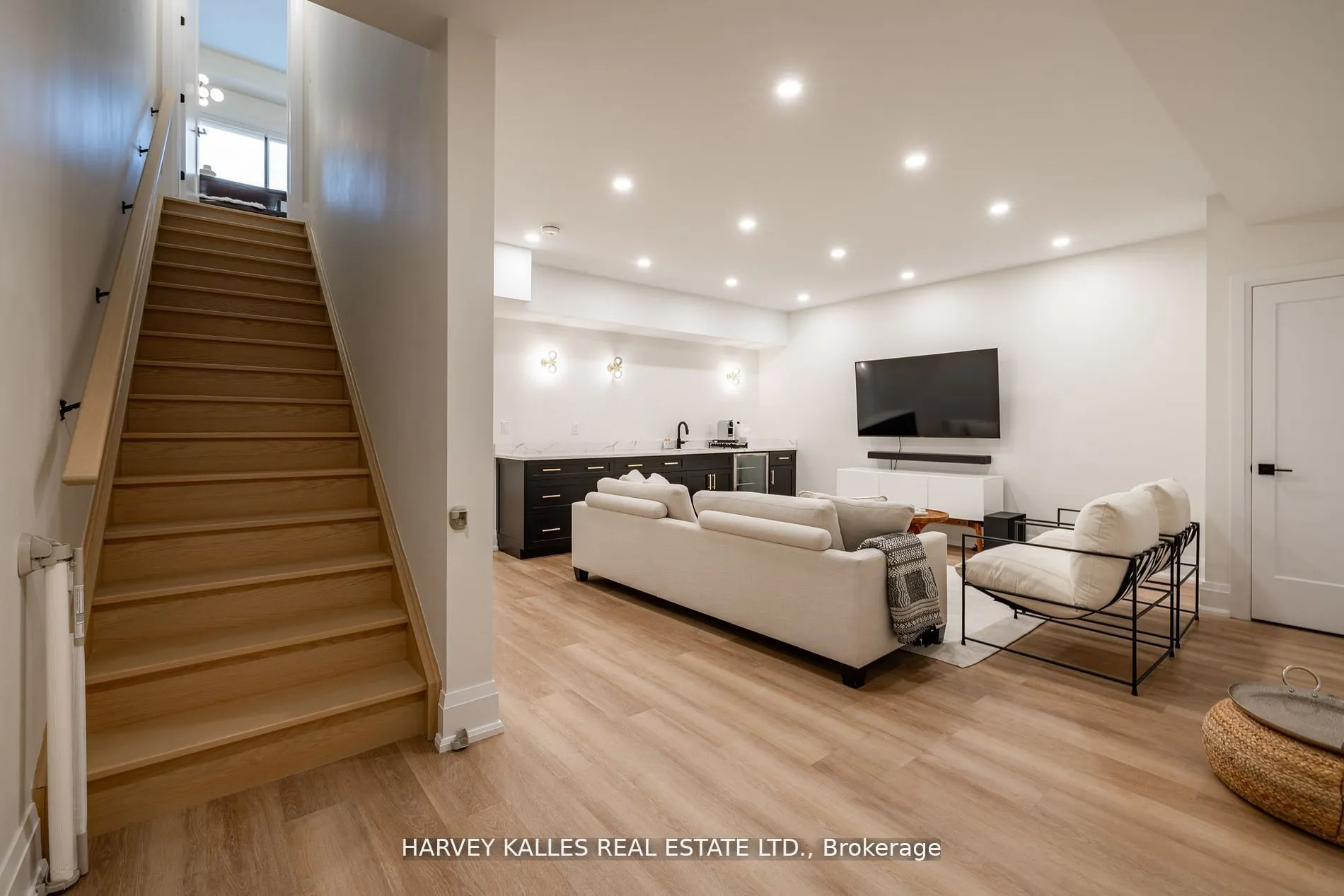 121 Fiddlers Green Road, #1