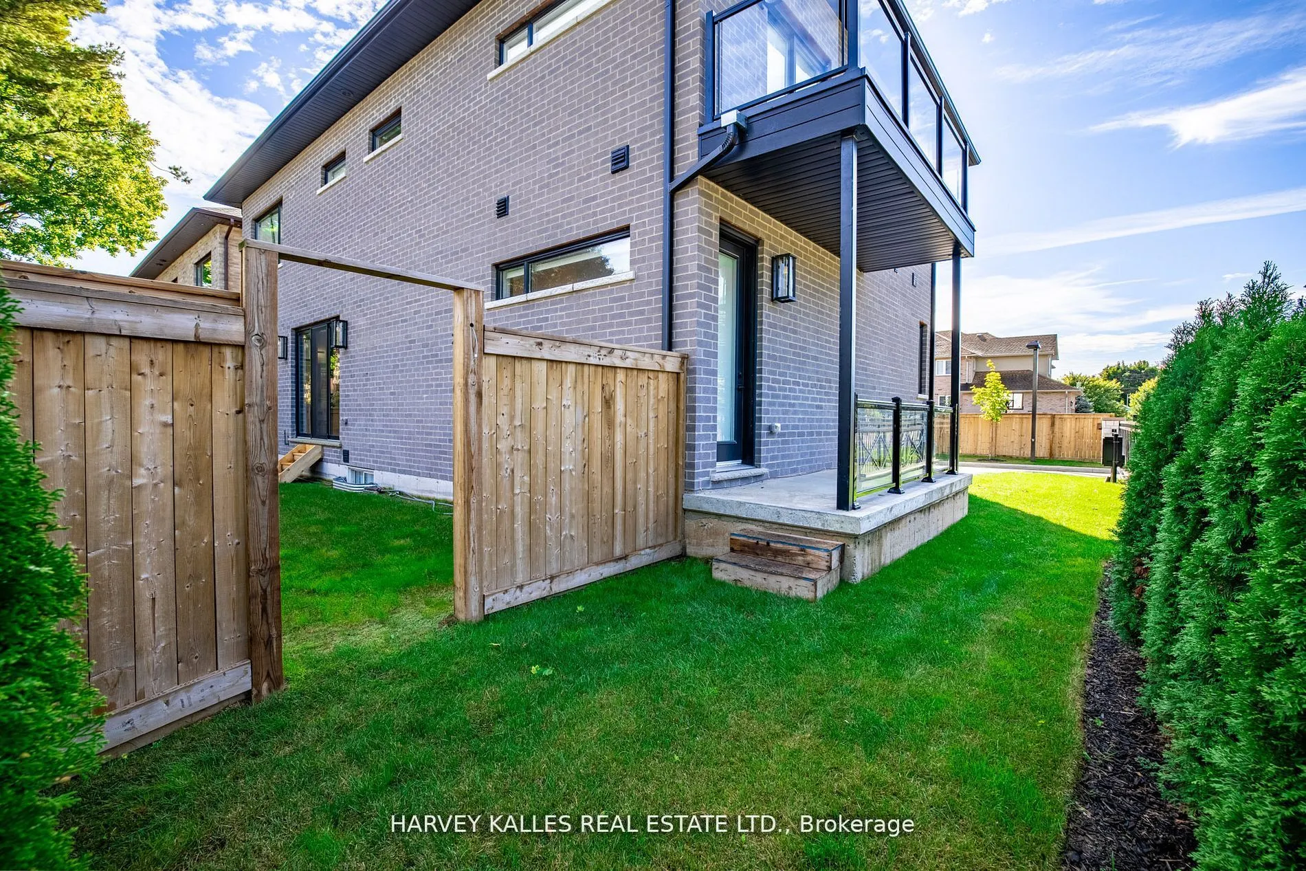 121 Fiddlers Green Road, #1