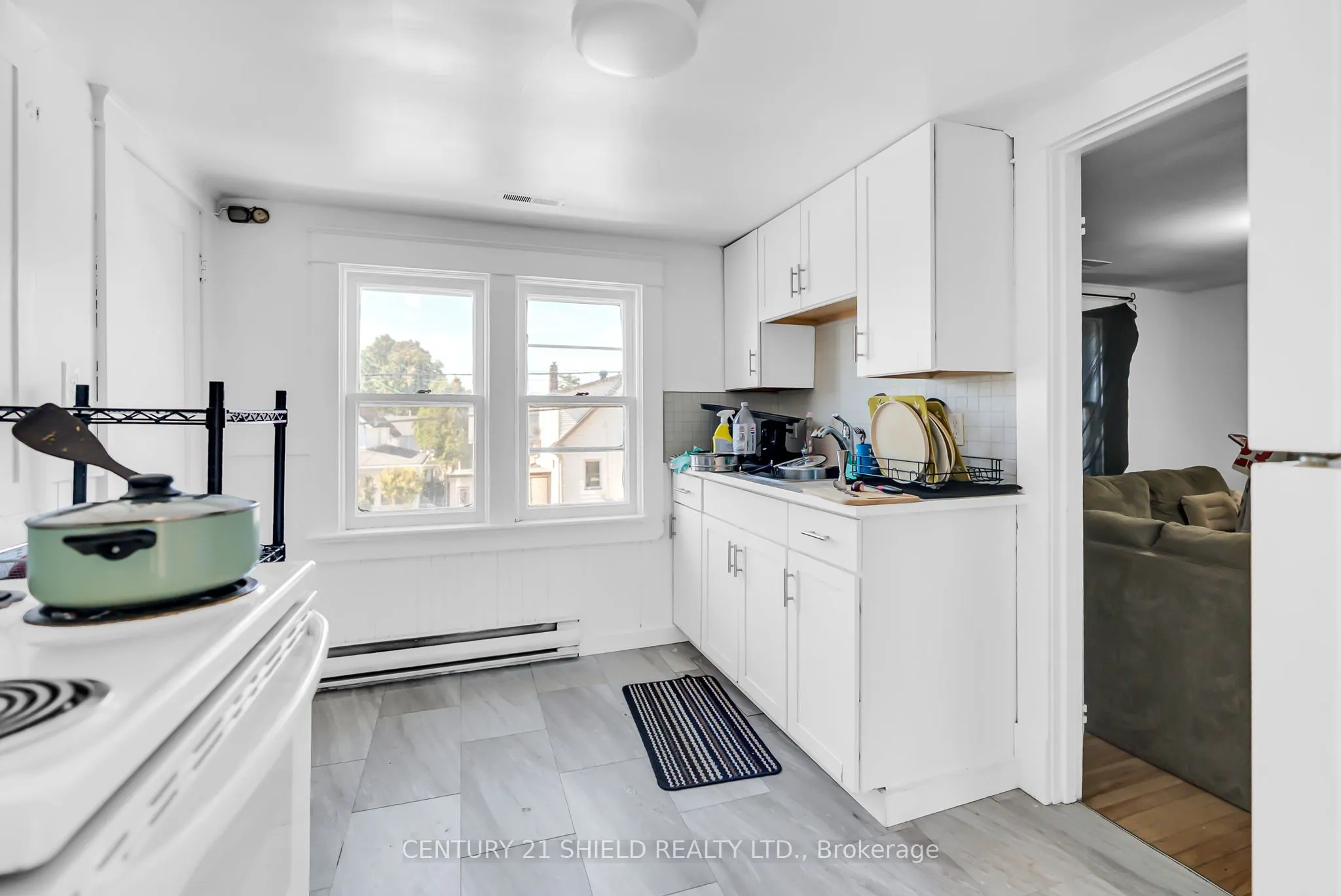607 first Street E