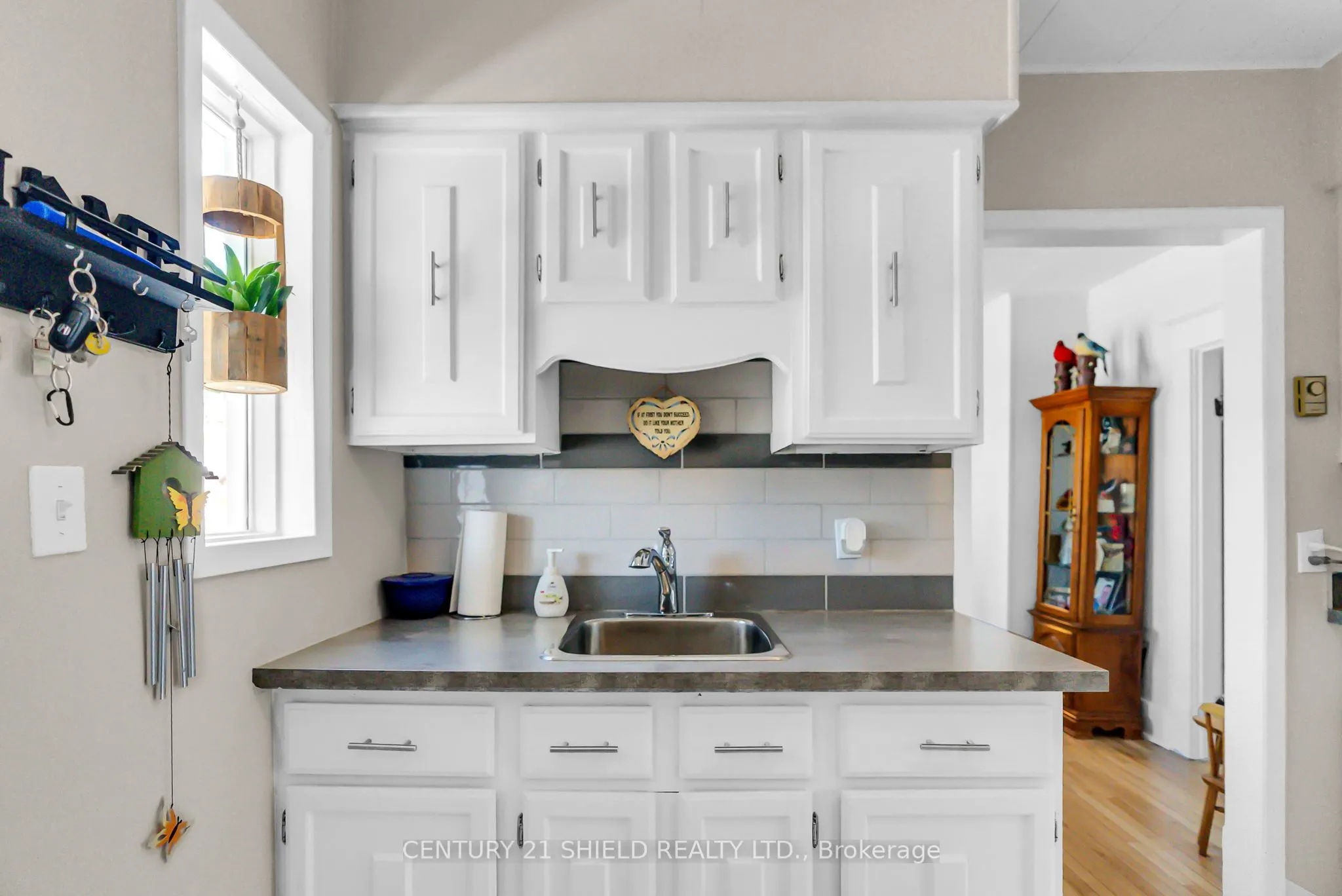 607 first Street E