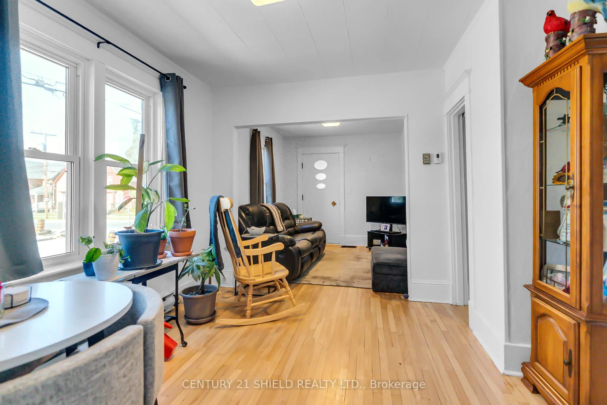 607 first Street E