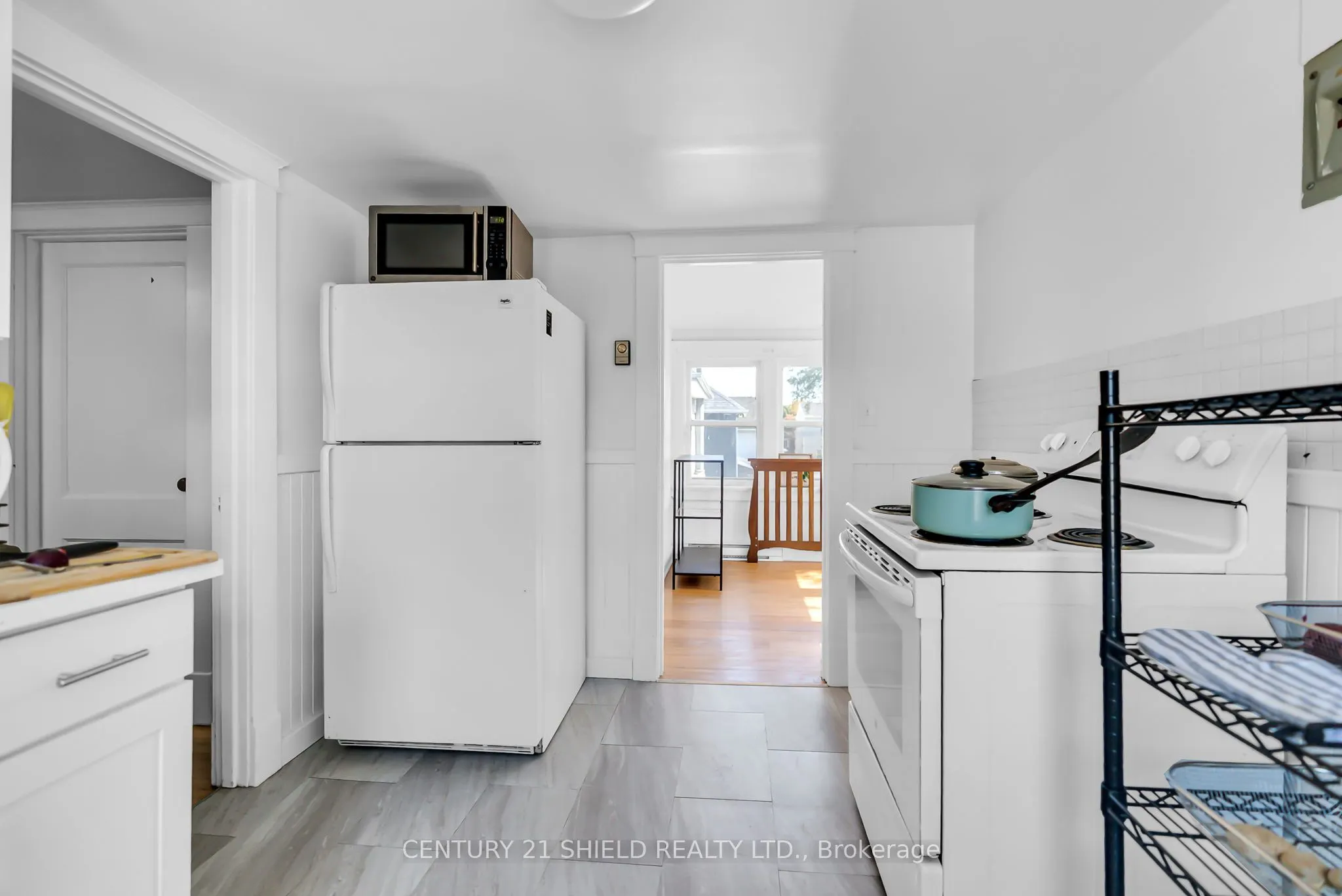 607 first Street E