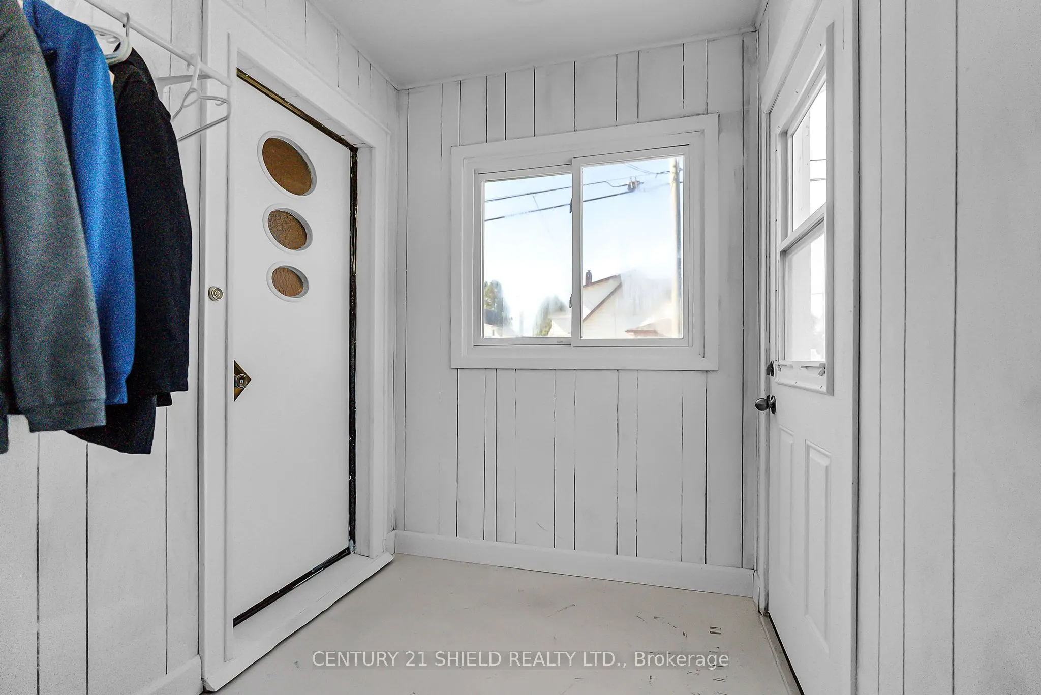 607 first Street E