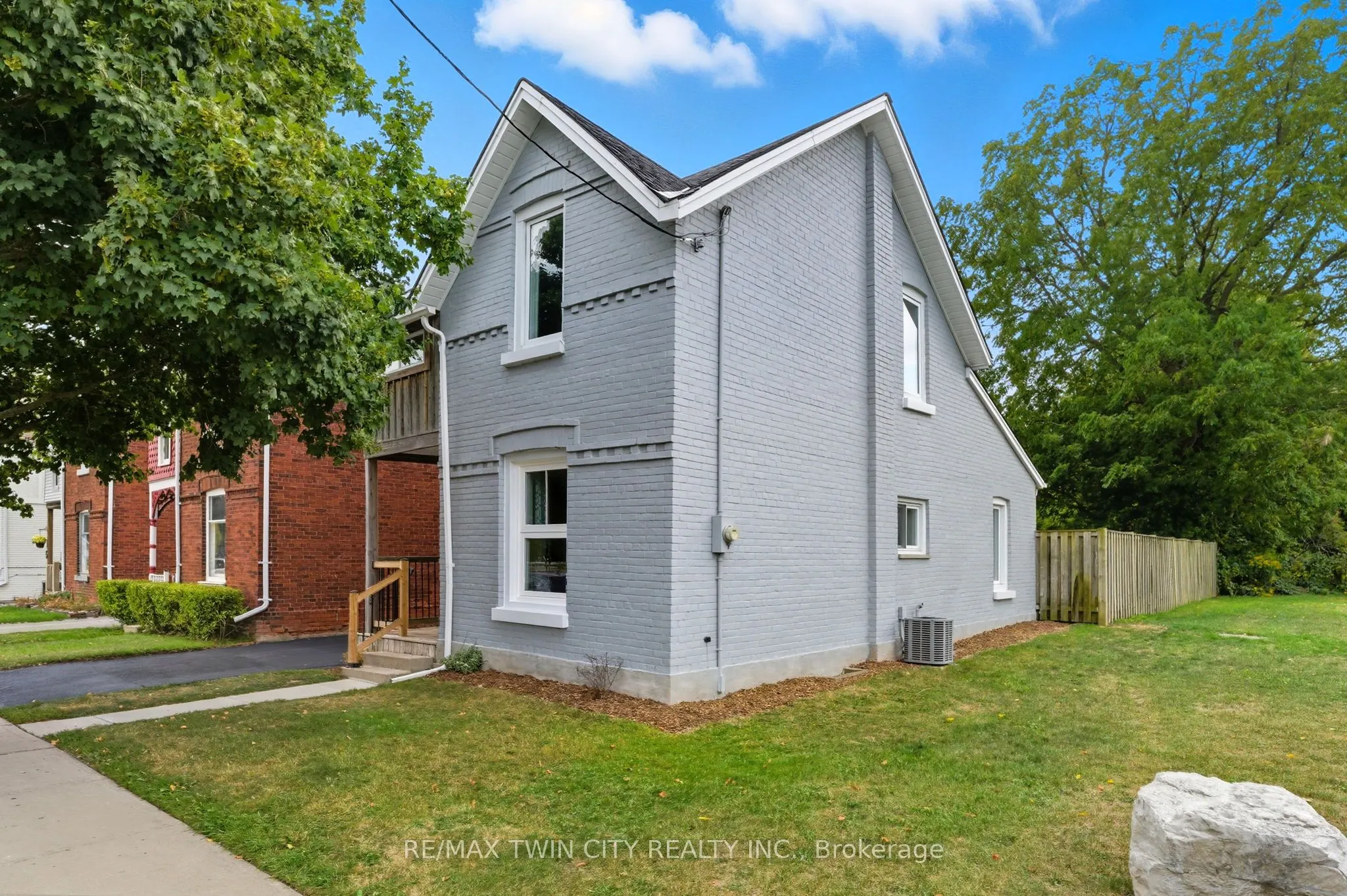 1 Ontario Street