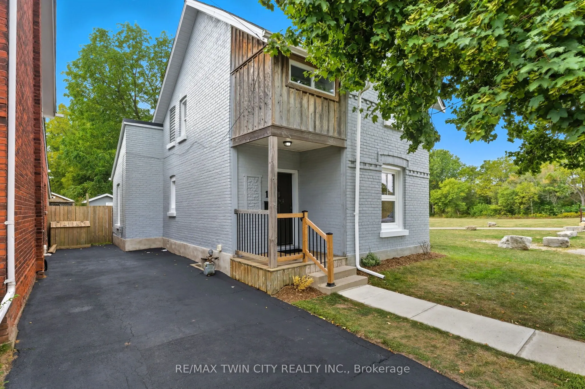 1 Ontario Street