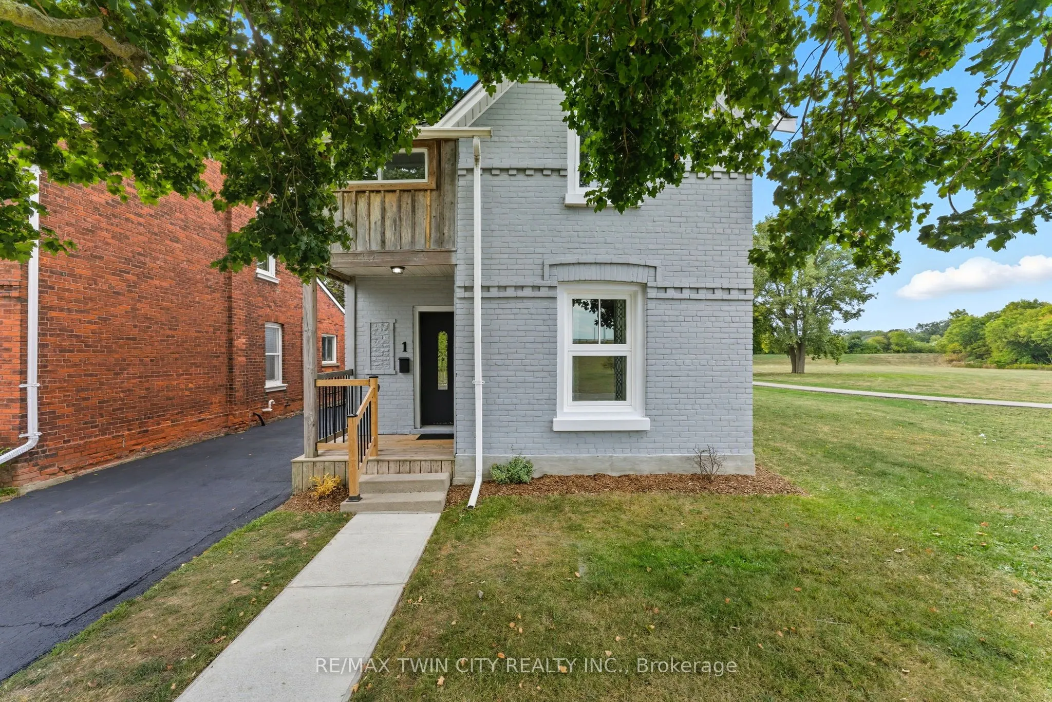 1 Ontario Street