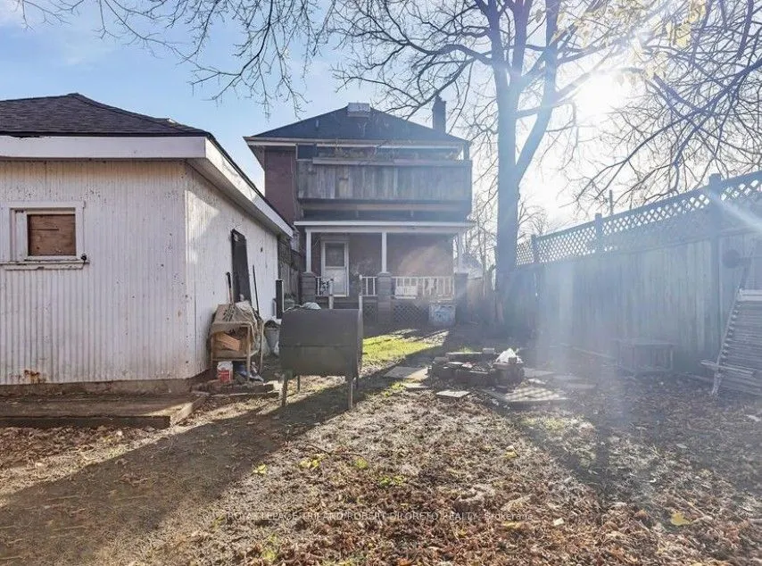 8 Bruce Street
