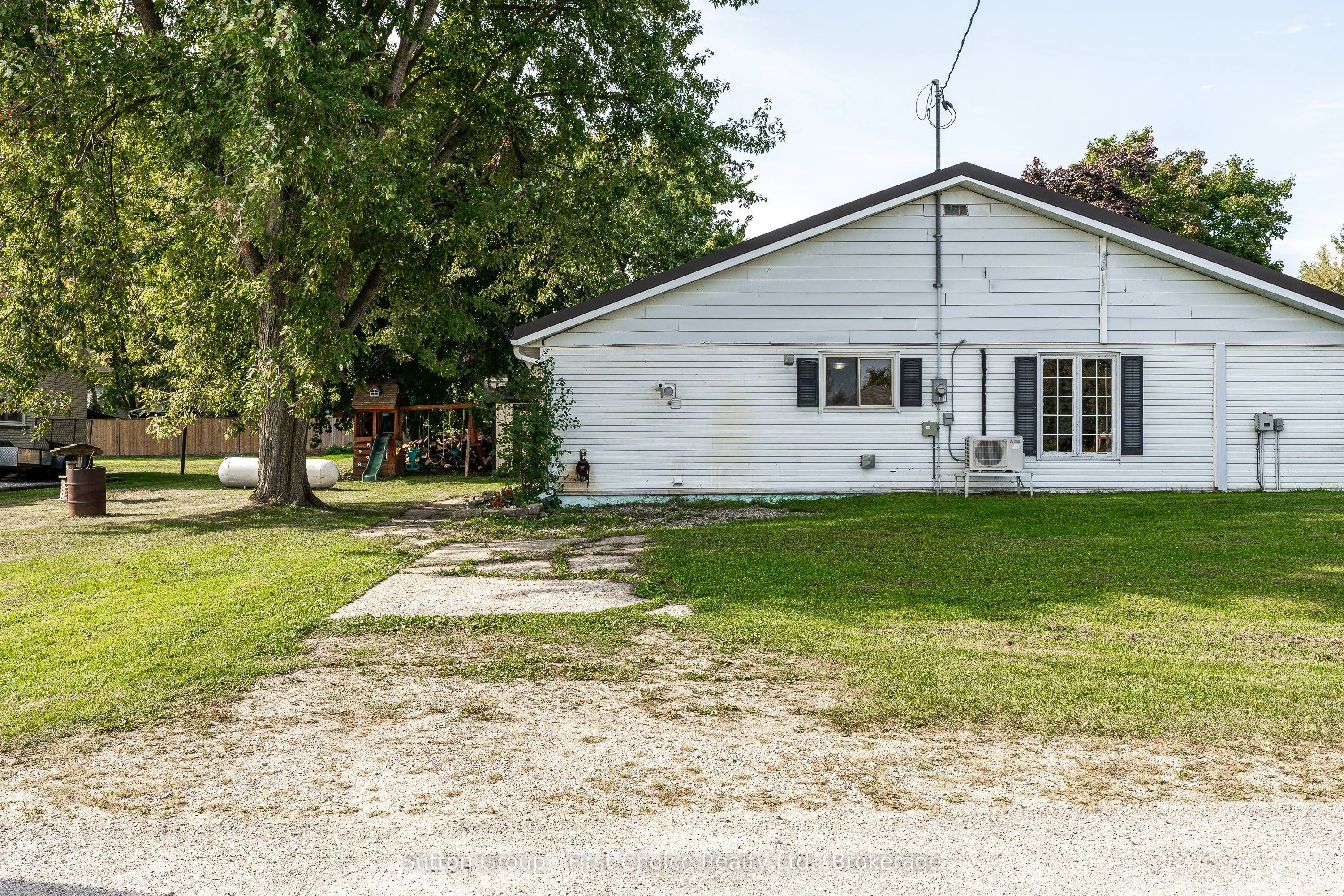 6933 Perth County Road 121 Road