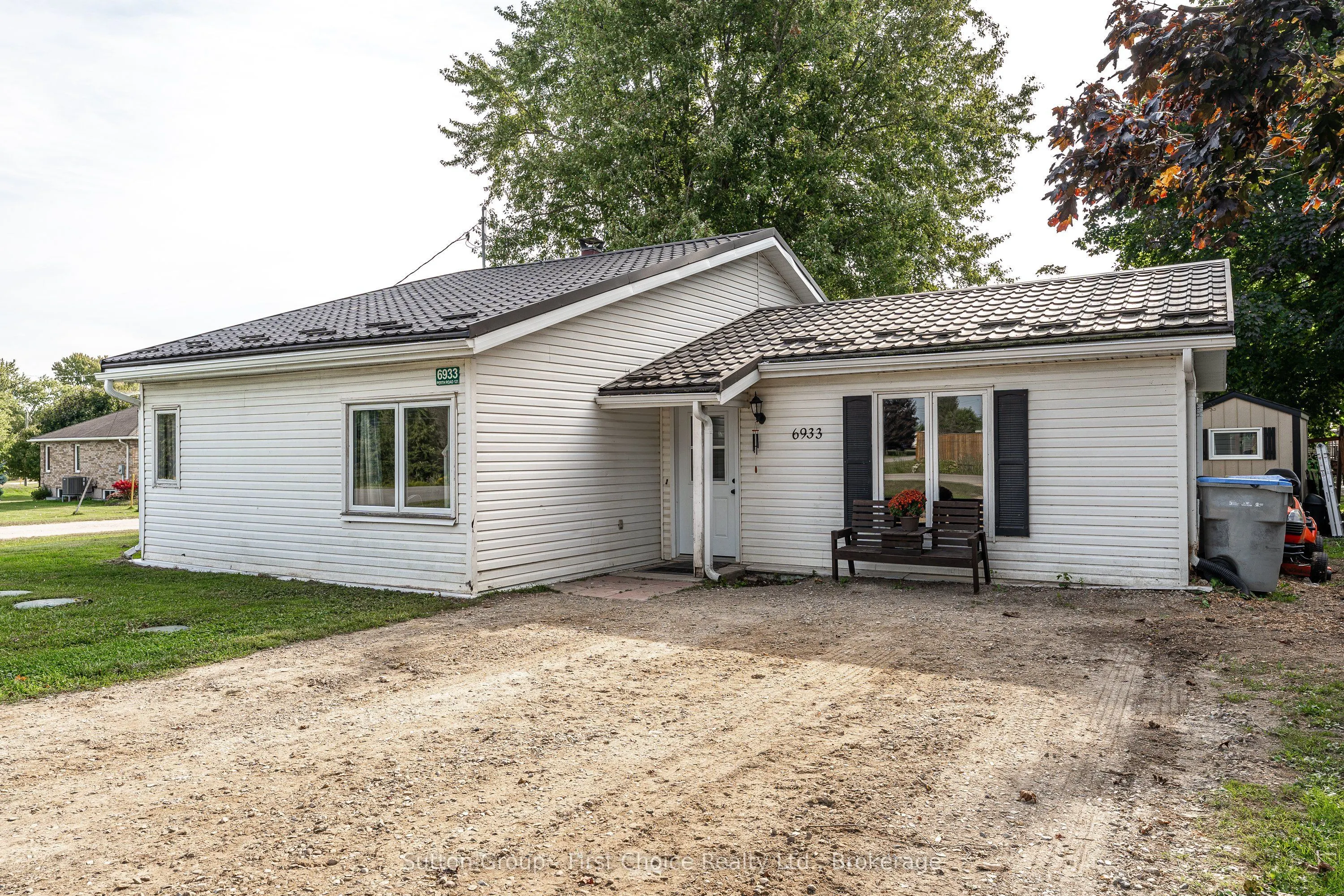 6933 Perth County Road 121 Road