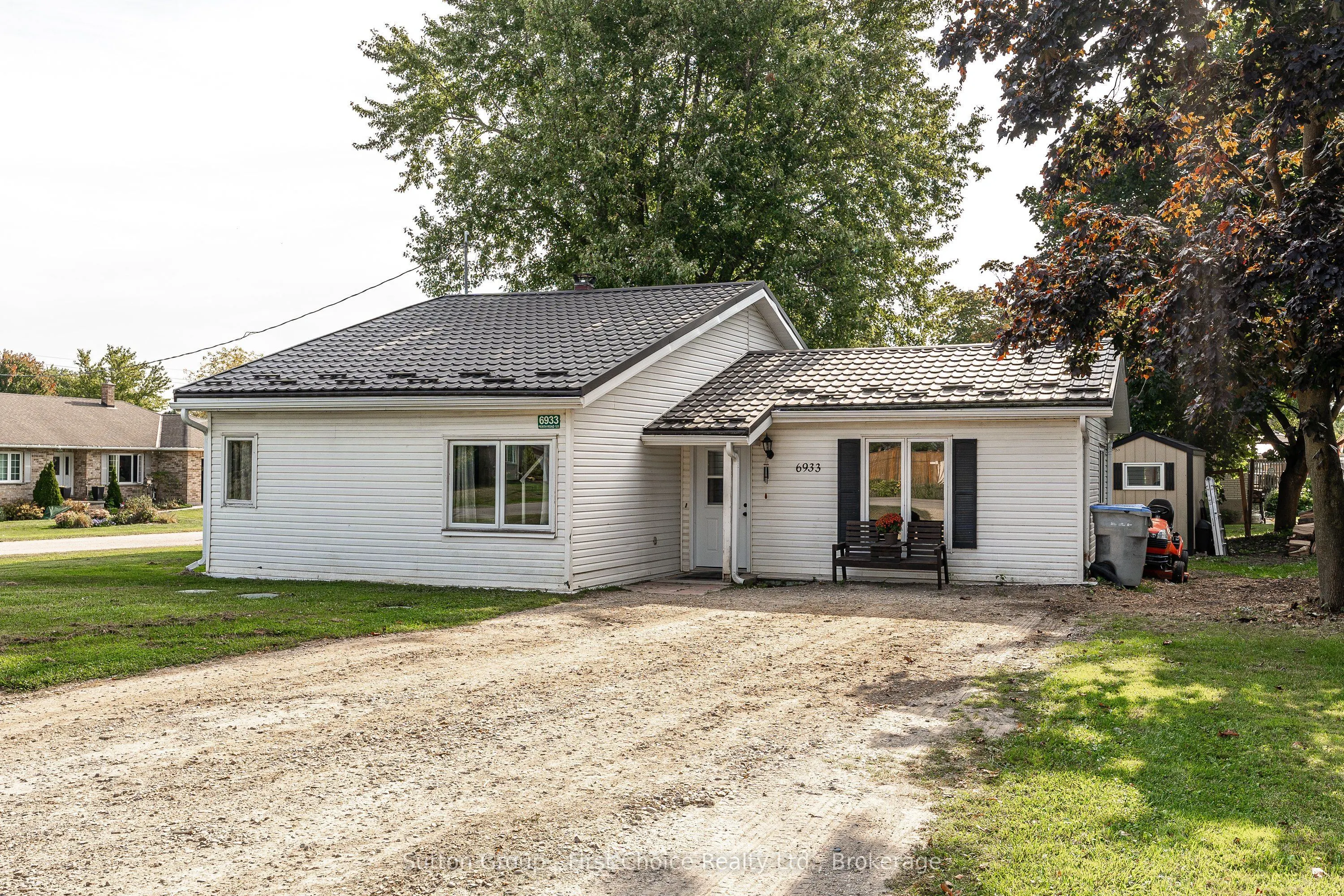 6933 Perth County Road 121 Road