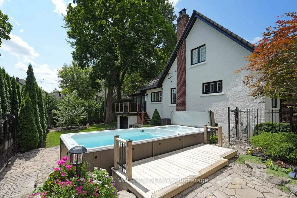 386 Ashbury Road