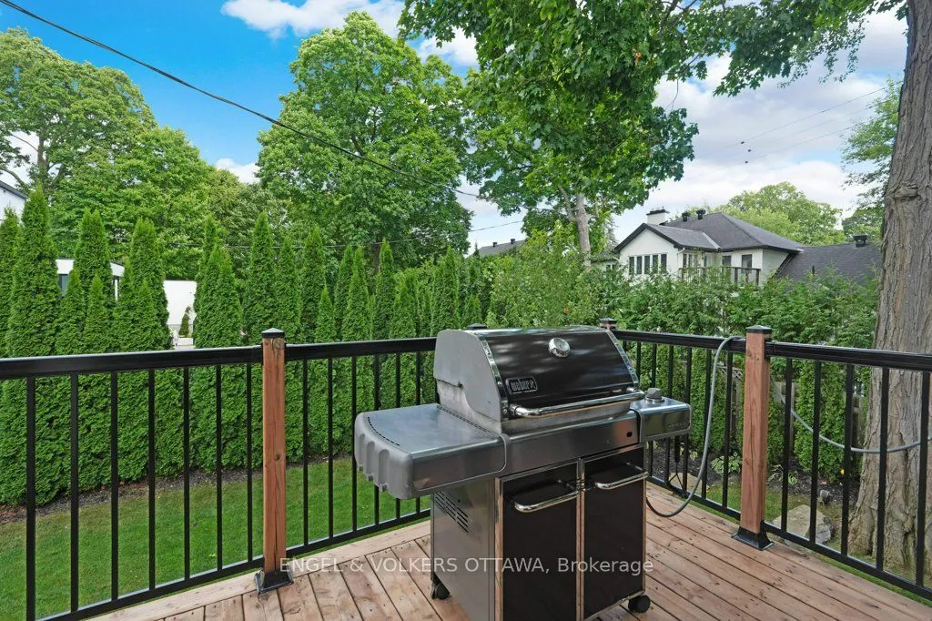 386 Ashbury Road