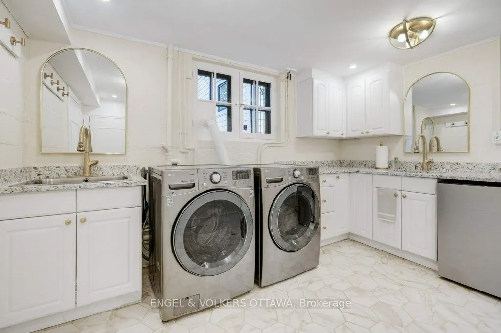 386 Ashbury Road