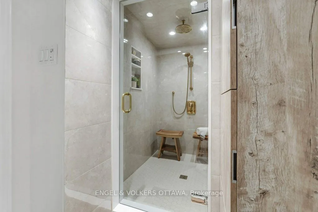 386 Ashbury Road
