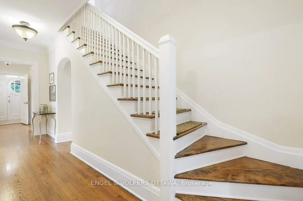 386 Ashbury Road