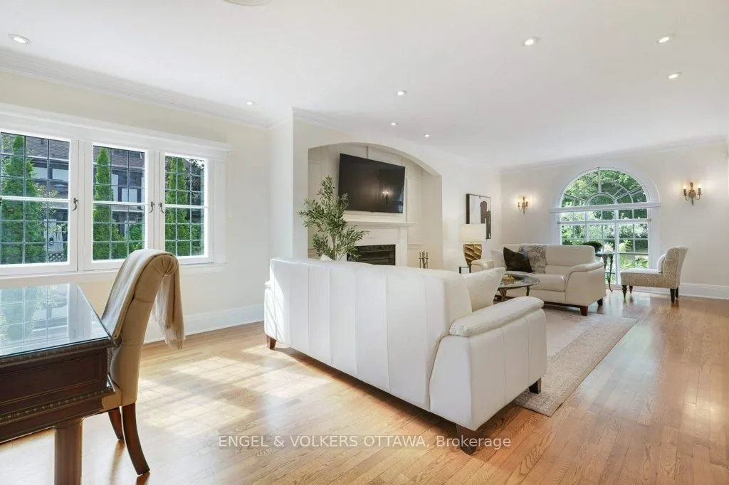 386 Ashbury Road