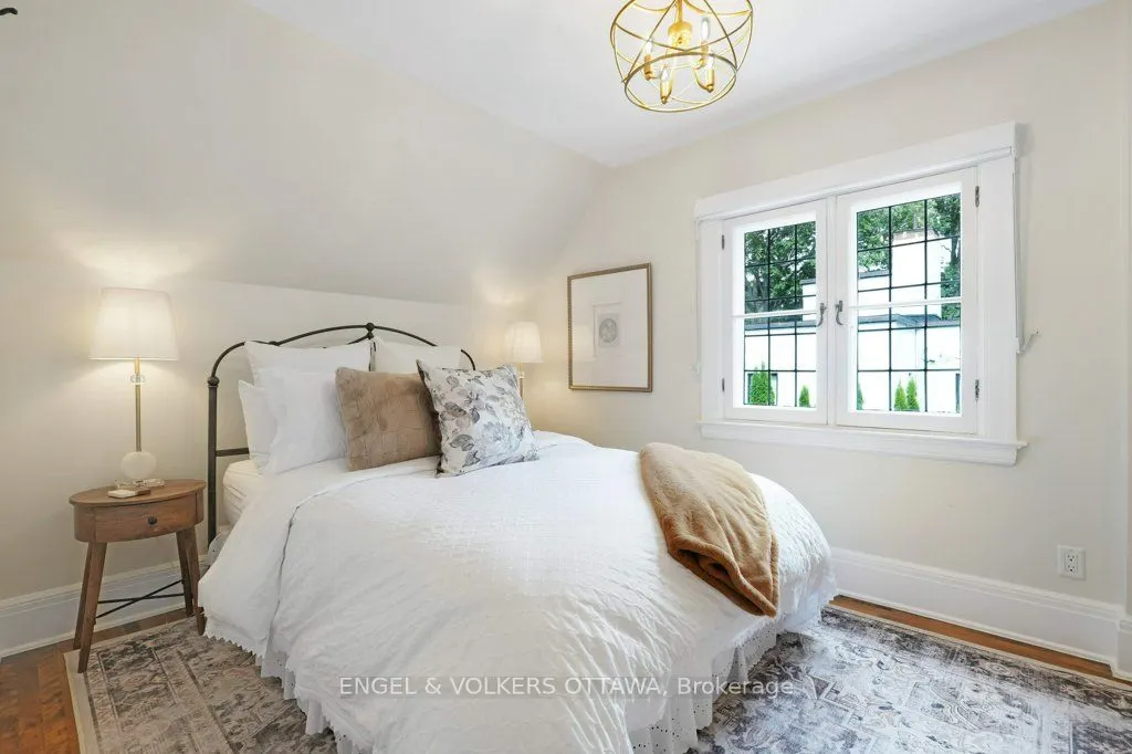 386 Ashbury Road