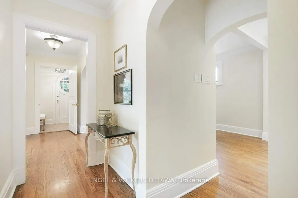 386 Ashbury Road