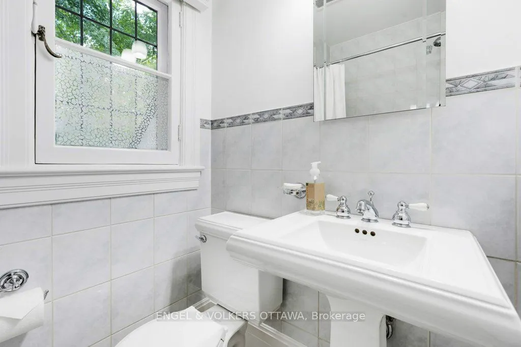386 Ashbury Road