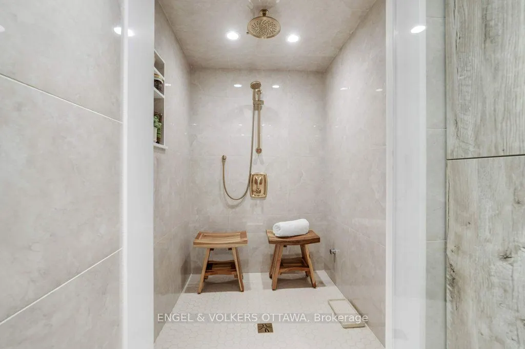 386 Ashbury Road