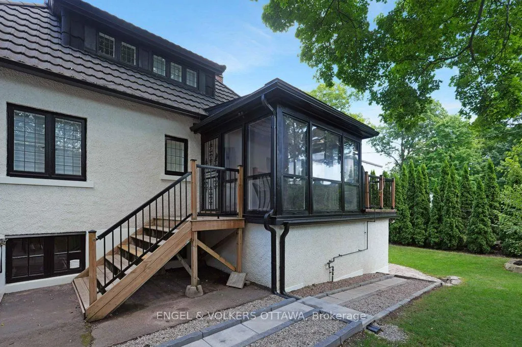386 Ashbury Road