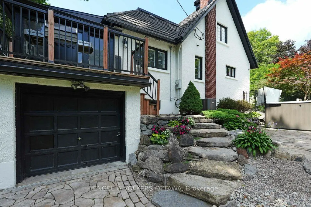 386 Ashbury Road
